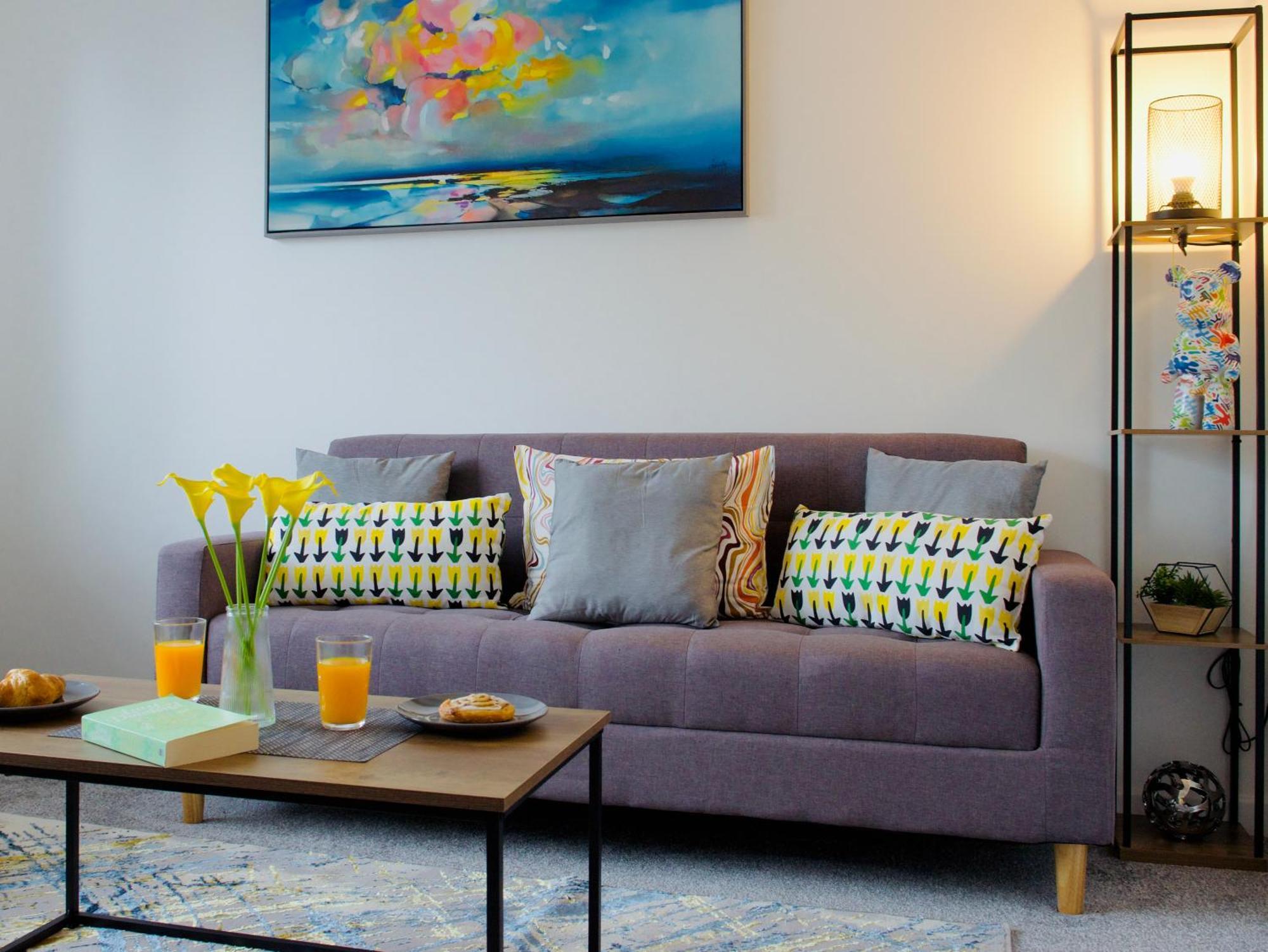 Hideaway House, Sleeps 9, With Parking Holiday home