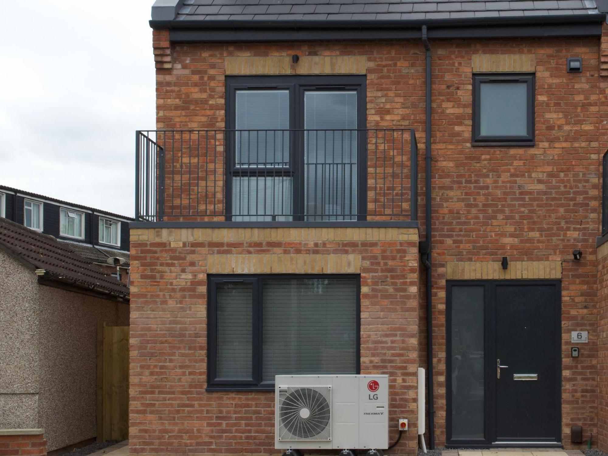 Hideaway House, Sleeps 9, With Parking Holiday home *