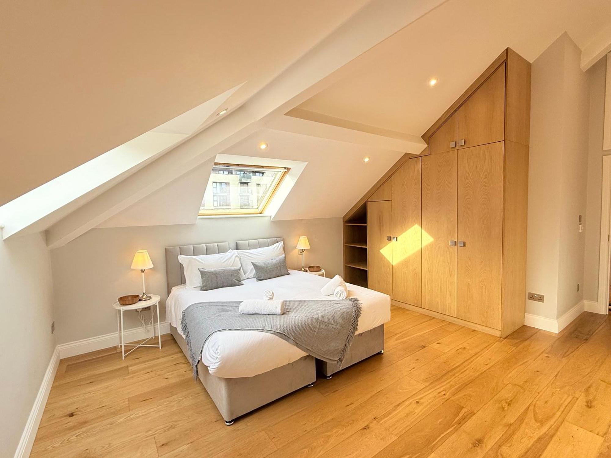 Penthouse River View With Secure Parking Apartment Bristol