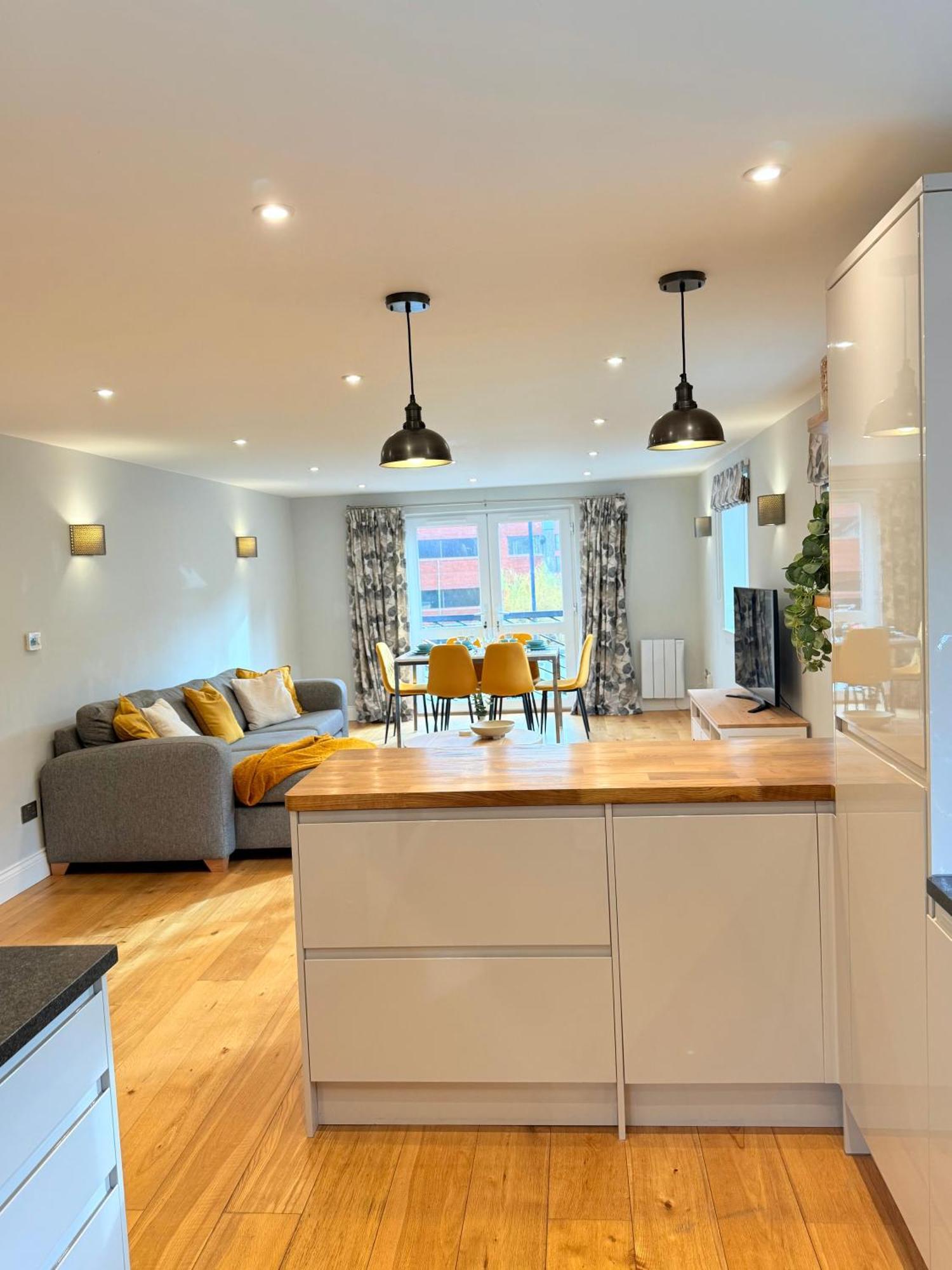 Penthouse River View With Secure Parking Bristol