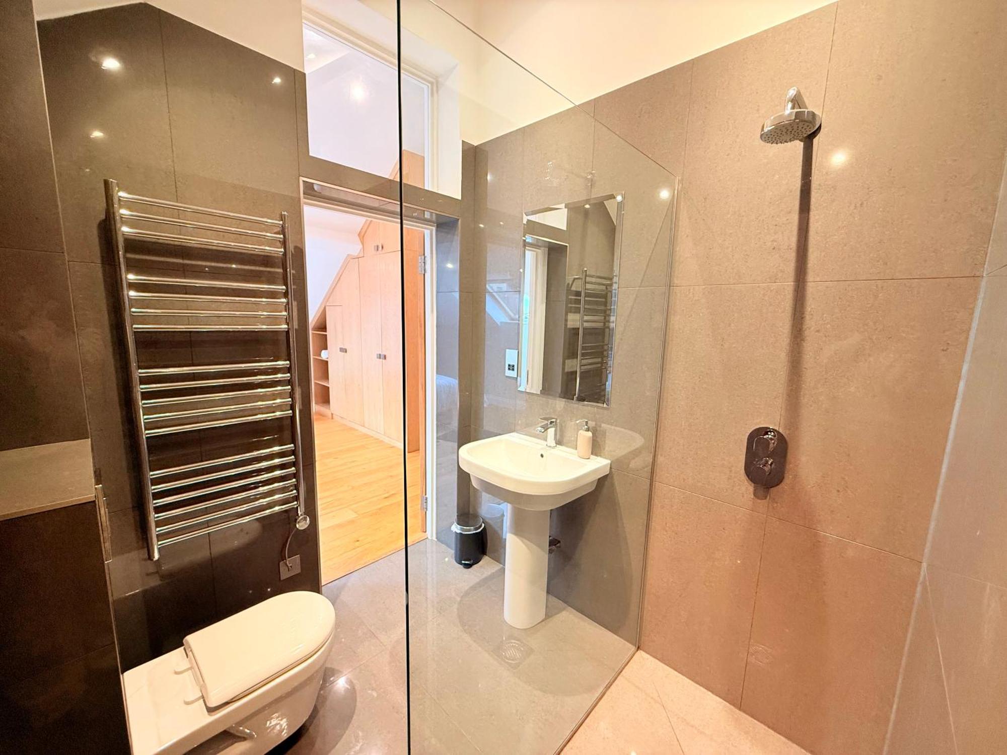 Penthouse River View With Secure Parking