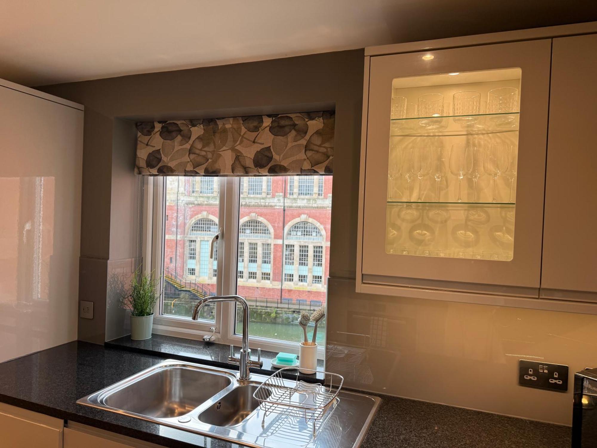 Penthouse River View With Secure Parking Bristol