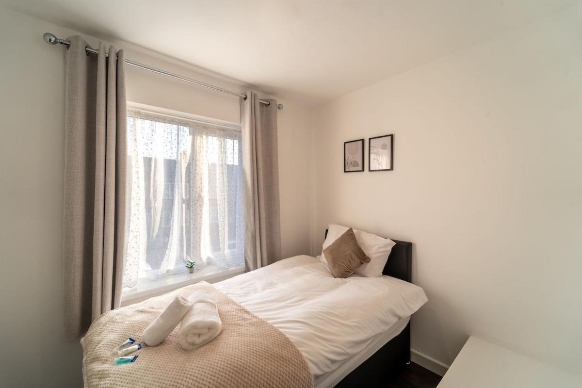 Stylish 4 Bed Henbury With Free Parking * Bristol