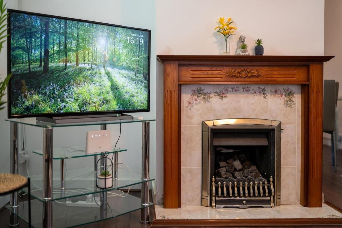 Stylish 4 Bed Henbury With Free Parking Holiday home