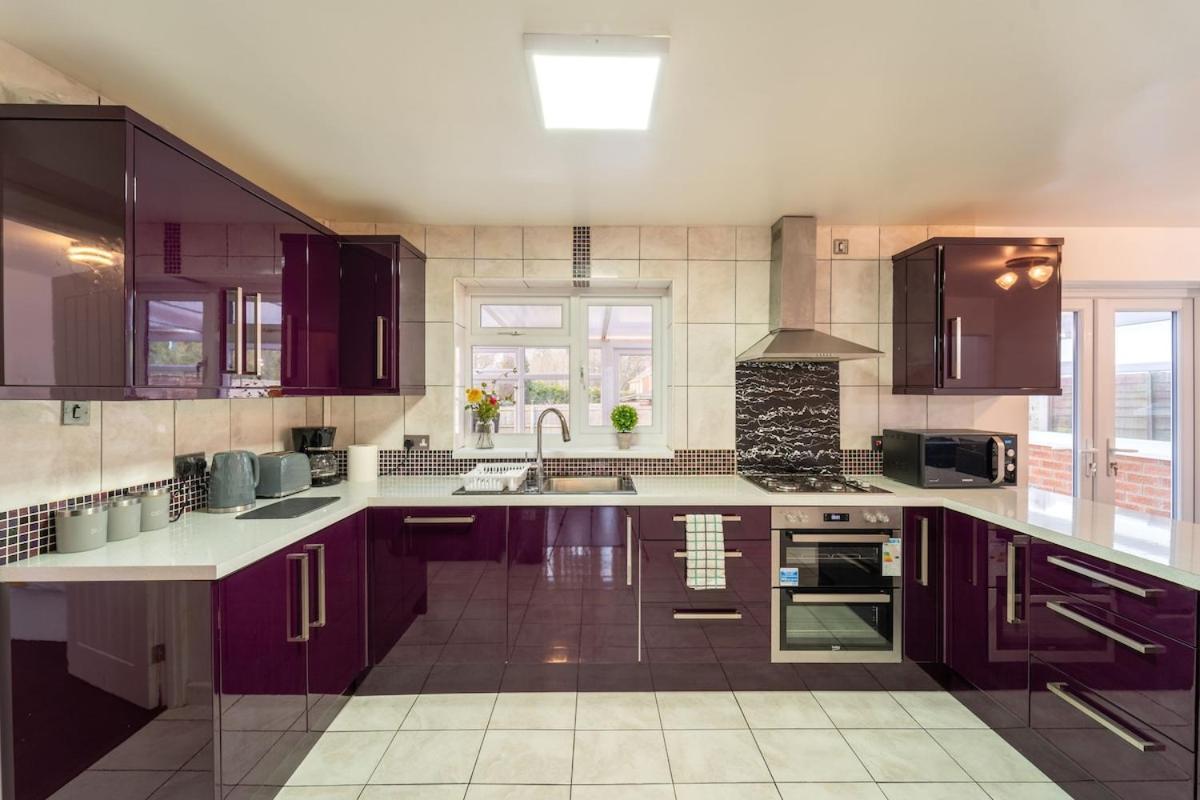 Stylish 4 Bed Henbury With Free Parking Holiday home Bristol