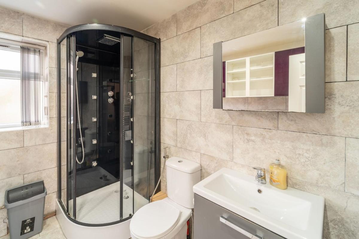 Stylish 4 Bed Henbury With Free Parking *