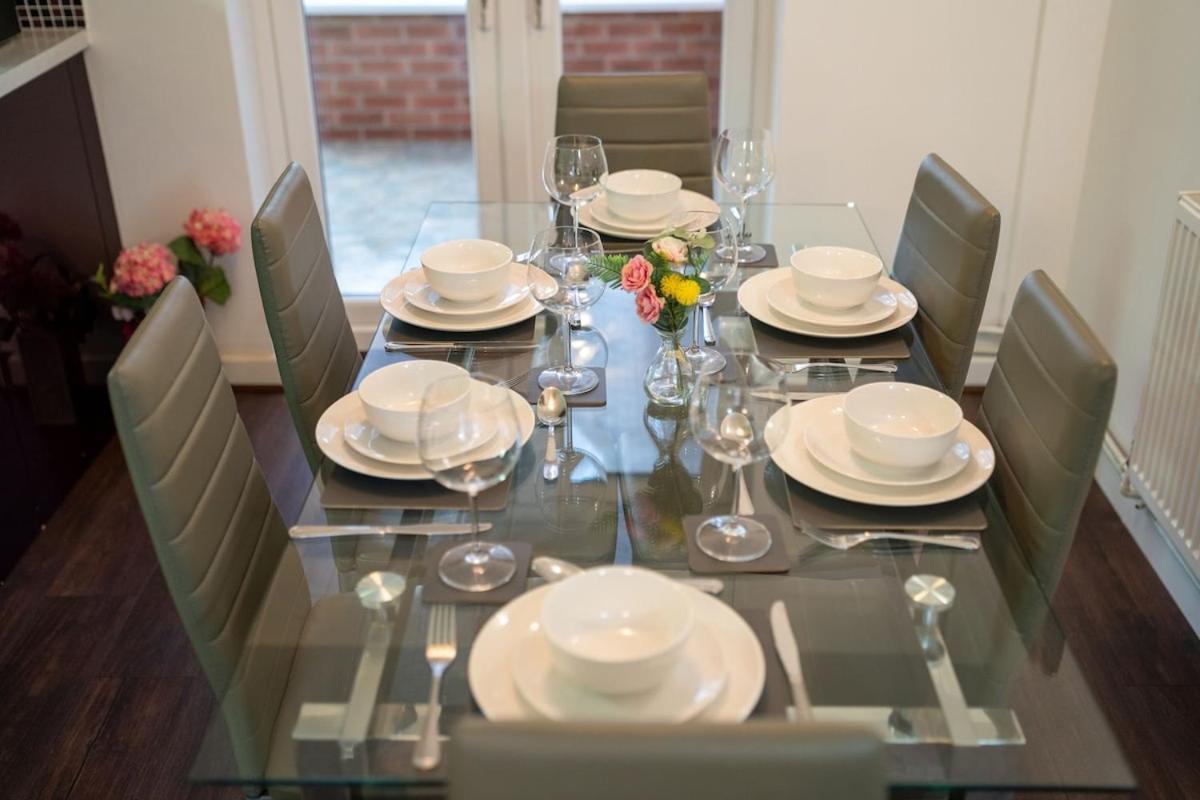 Stylish 4 Bed Henbury With Free Parking * Bristol