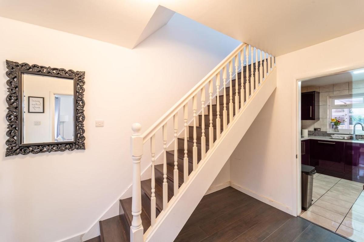 Stylish 4 Bed Henbury With Free Parking Holiday home Bristol