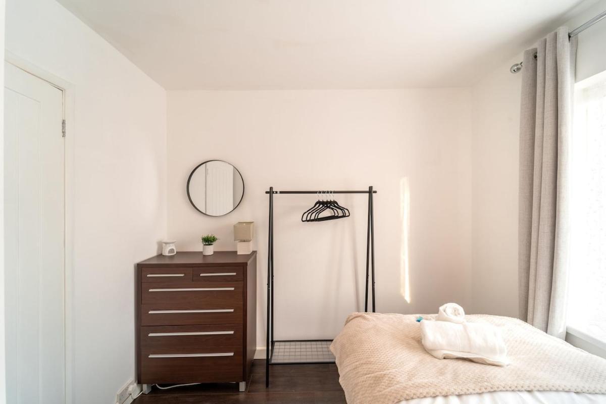 Stylish 4 Bed Henbury With Free Parking