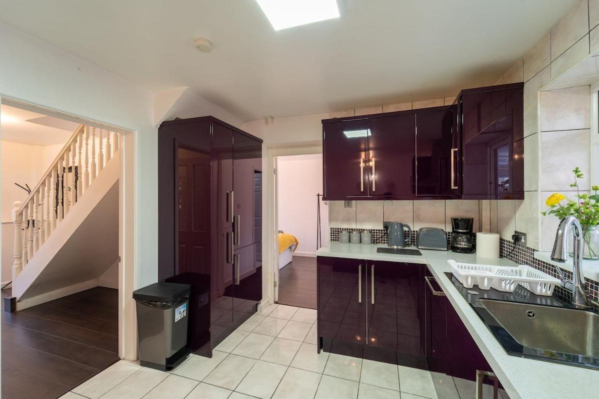 Stylish 4 Bed Henbury With Free Parking Bristol