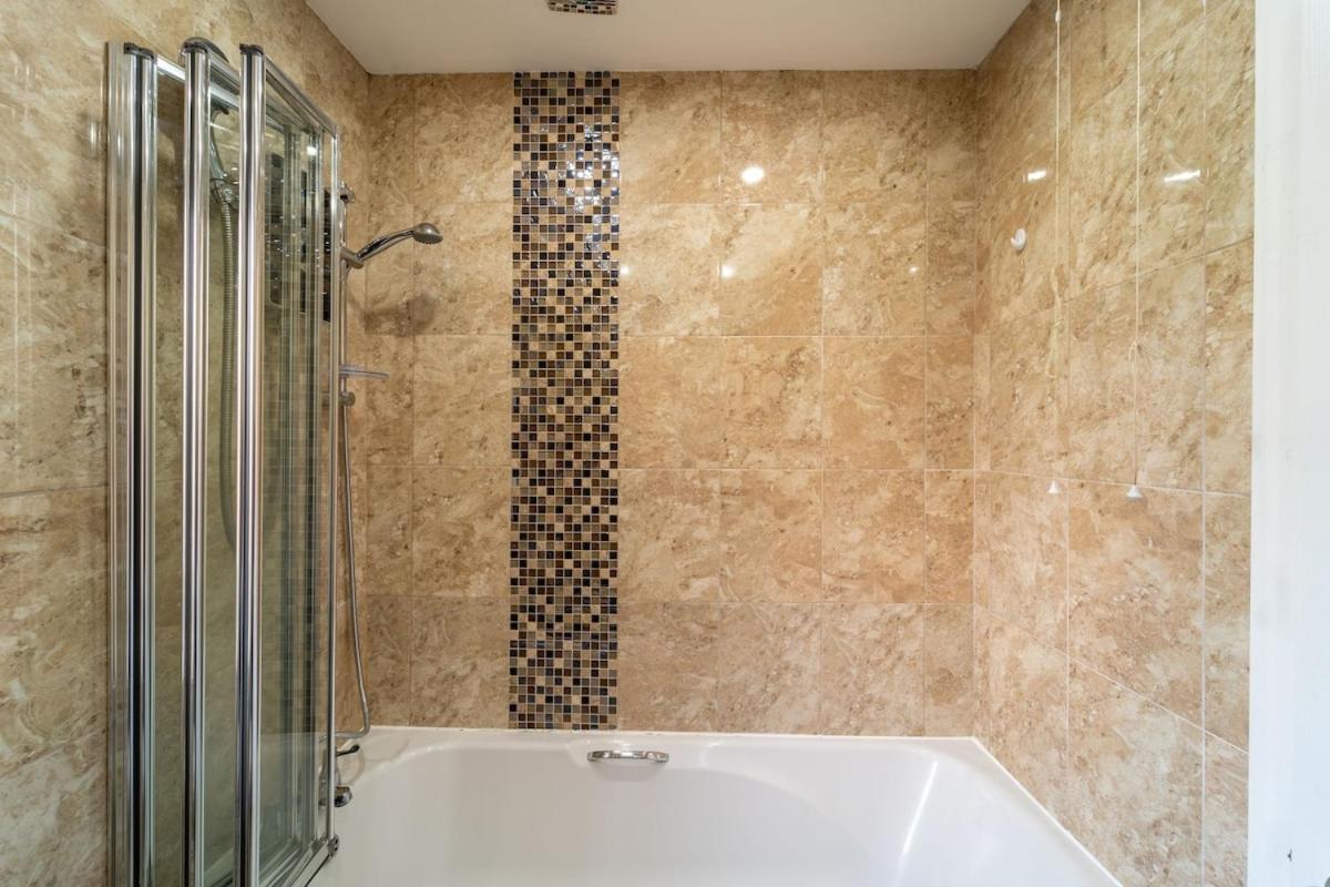 Holiday home Stylish 4 Bed Henbury With Free Parking *