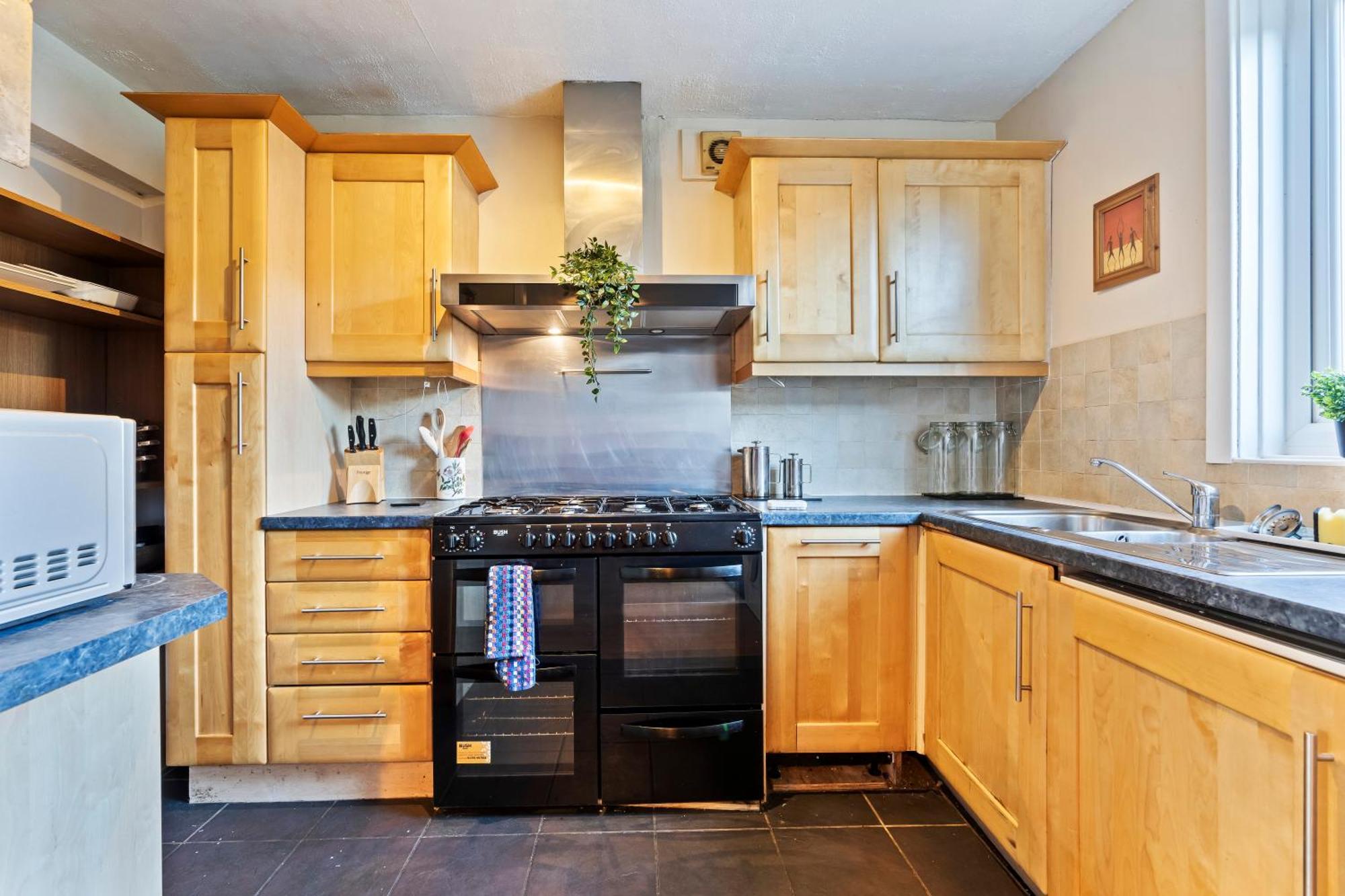 Wood Fire And Parking Large 4-bed House Extended Bristol