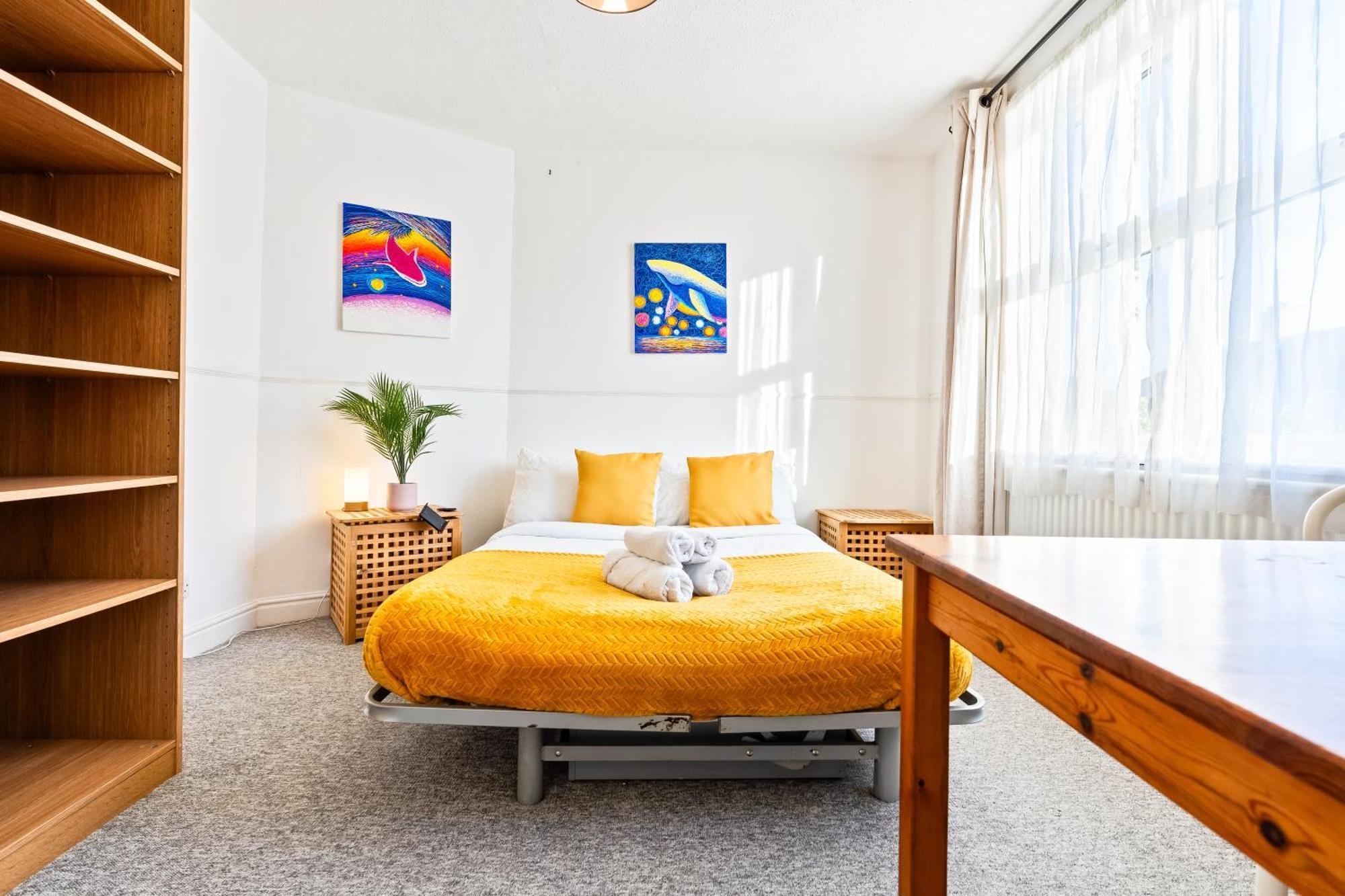 Wood Fire And Parking Large 4-bed House Extended Bristol