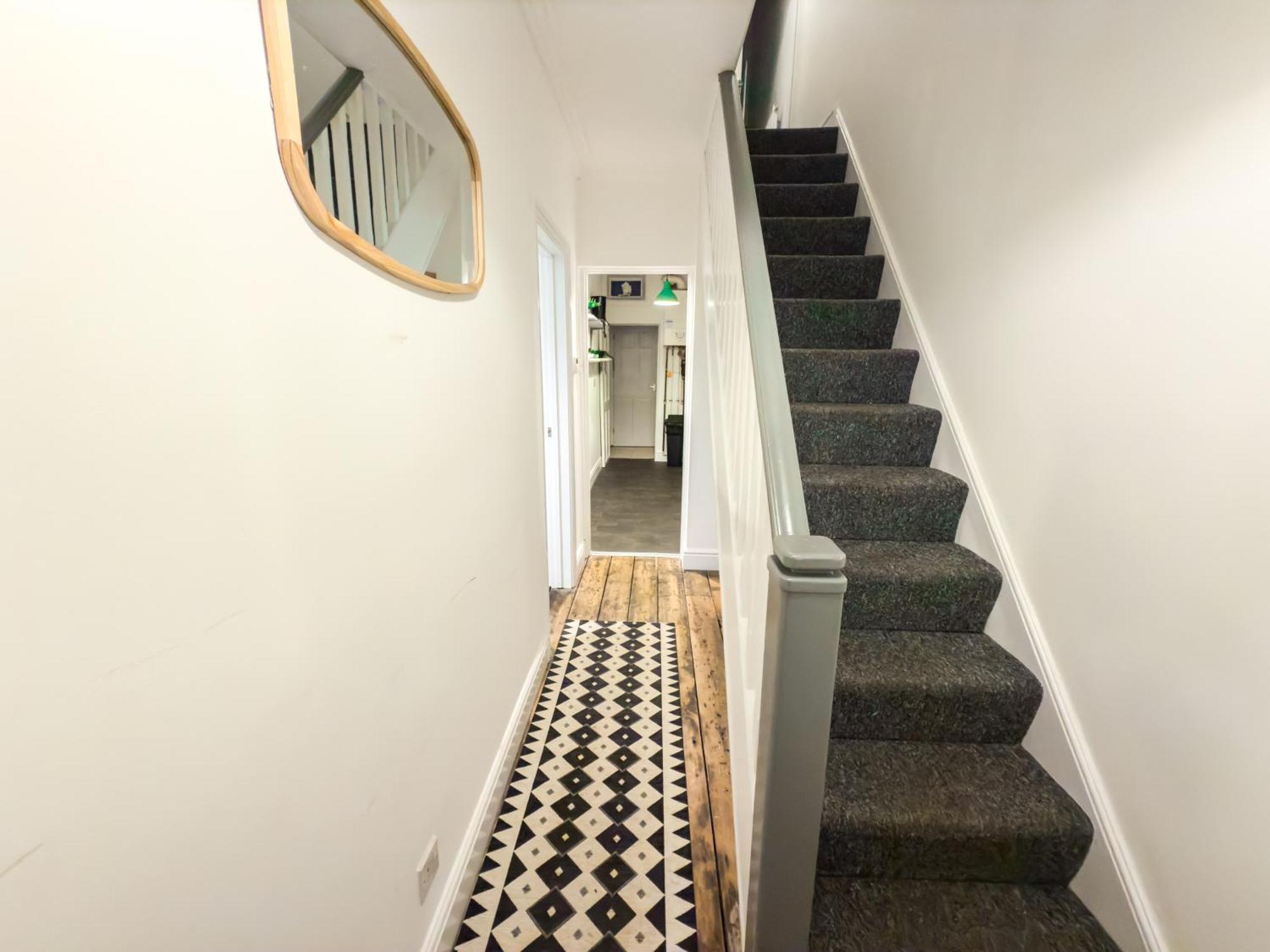 Bauhaus 4 Bedroom House By Altoluxoexperience Short Lets & Serviced With Free Parking Holiday home *