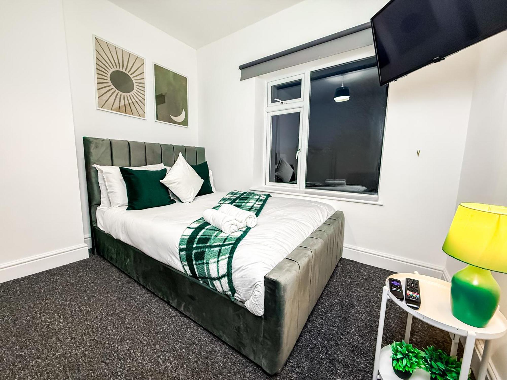 Bauhaus 4 Bedroom House By Altoluxoexperience Short Lets & Serviced With Free Parking Holiday home Bristol