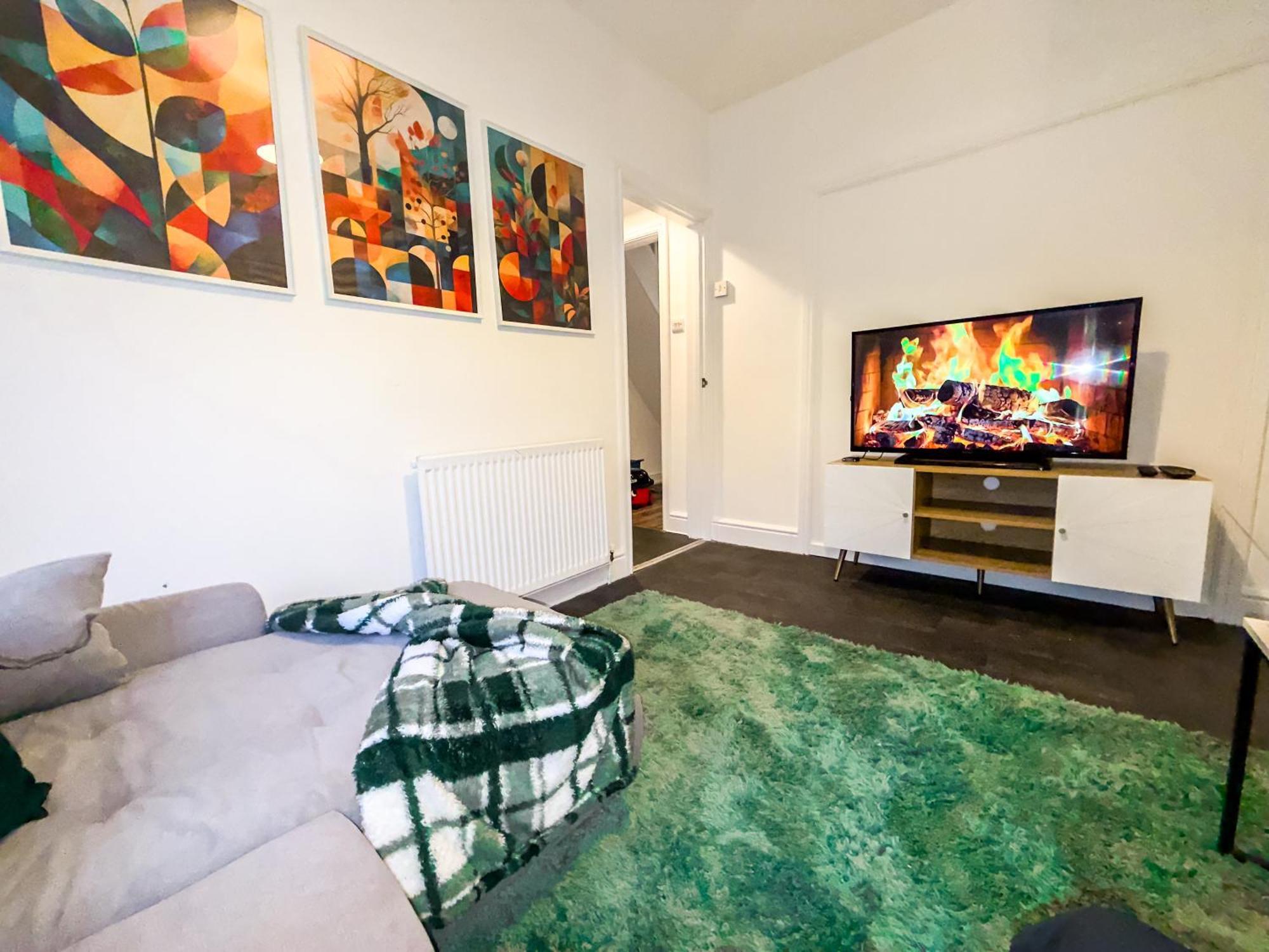 Bauhaus 4 Bedroom House By Altoluxoexperience Short Lets & Serviced With Free Parking Holiday home
