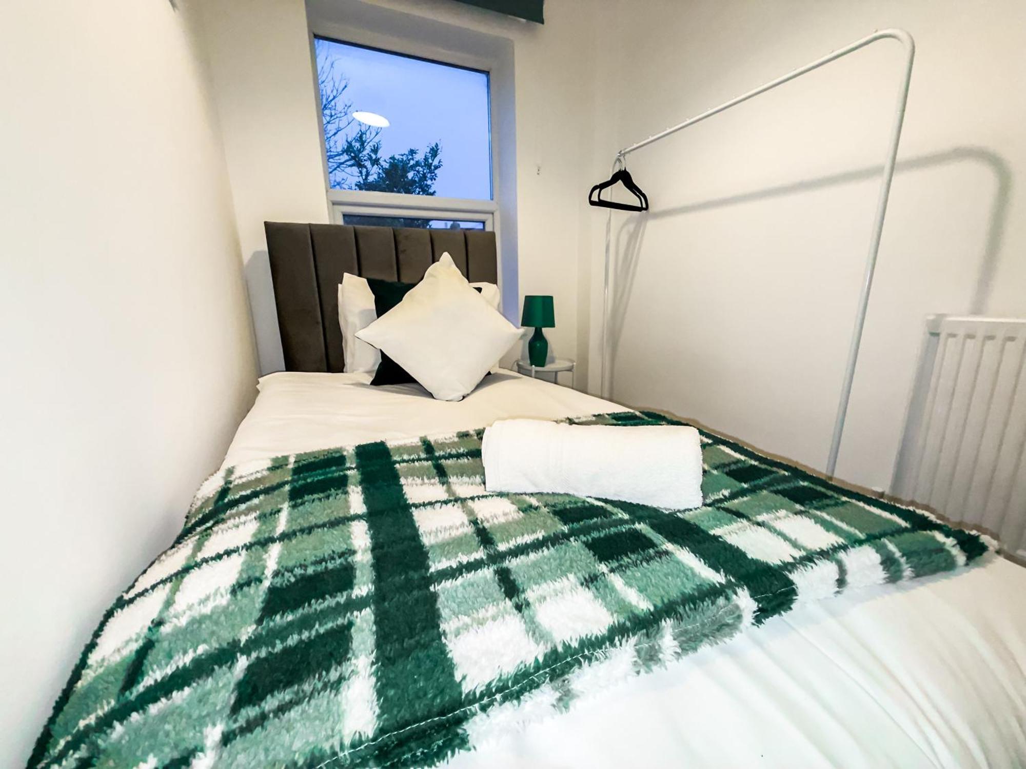 Holiday home Bauhaus 4 Bedroom House By Altoluxoexperience Short Lets & Serviced With Free Parking