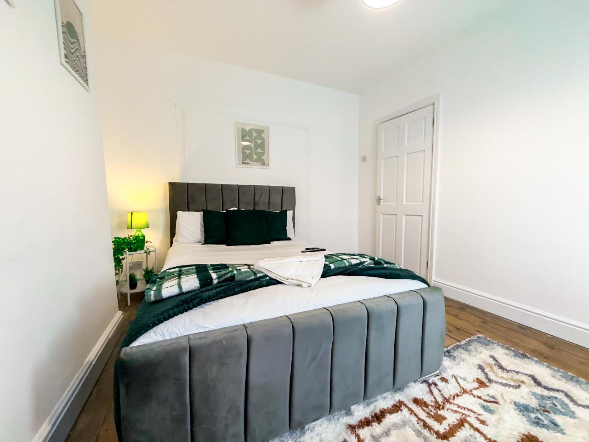Holiday home Bauhaus 4 Bedroom House By Altoluxoexperience Short Lets & Serviced With Free Parking *