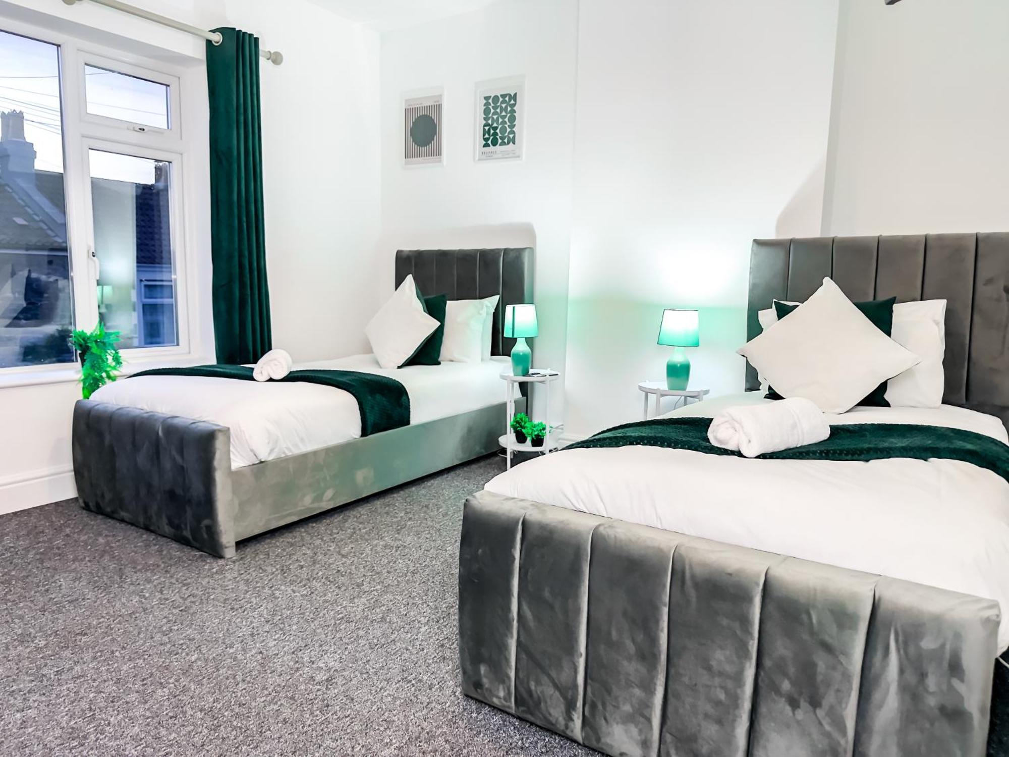 Bauhaus 4 Bedroom House By Altoluxoexperience Short Lets & Serviced With Free Parking Bristol