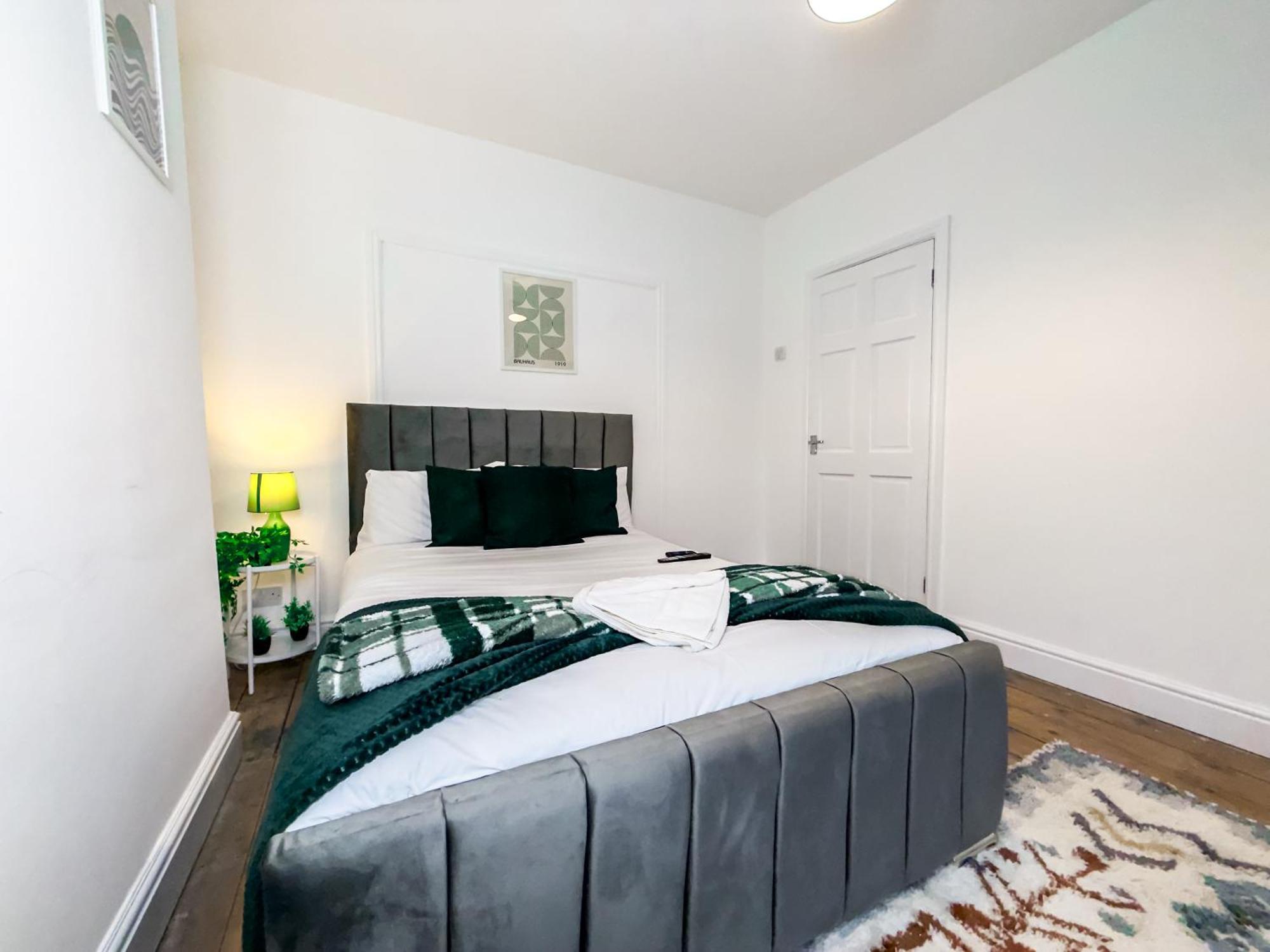 Holiday home Bauhaus 4 Bedroom House By Altoluxoexperience Short Lets & Serviced With Free Parking *