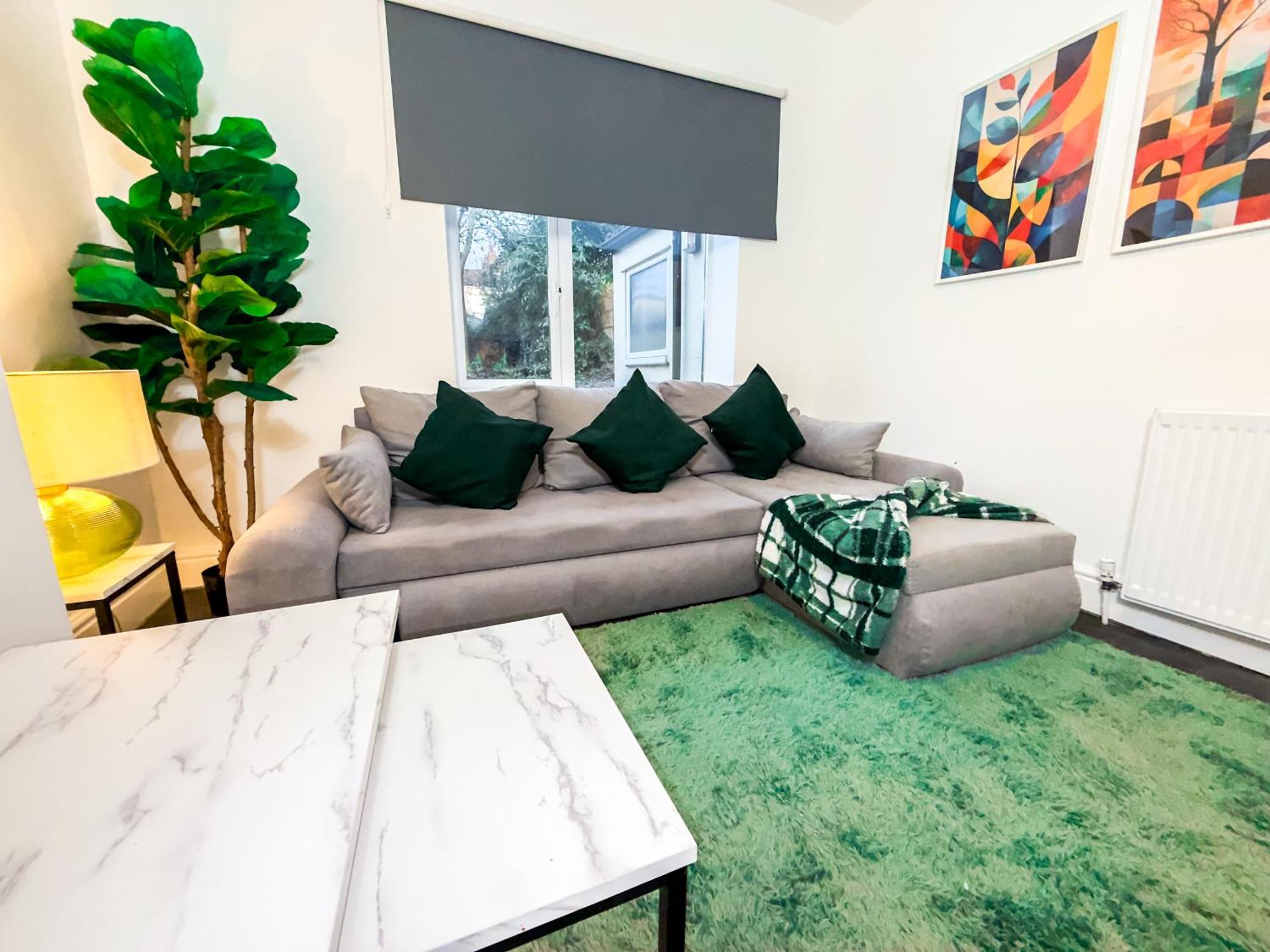Bauhaus 4 Bedroom House By Altoluxoexperience Short Lets & Serviced With Free Parking *