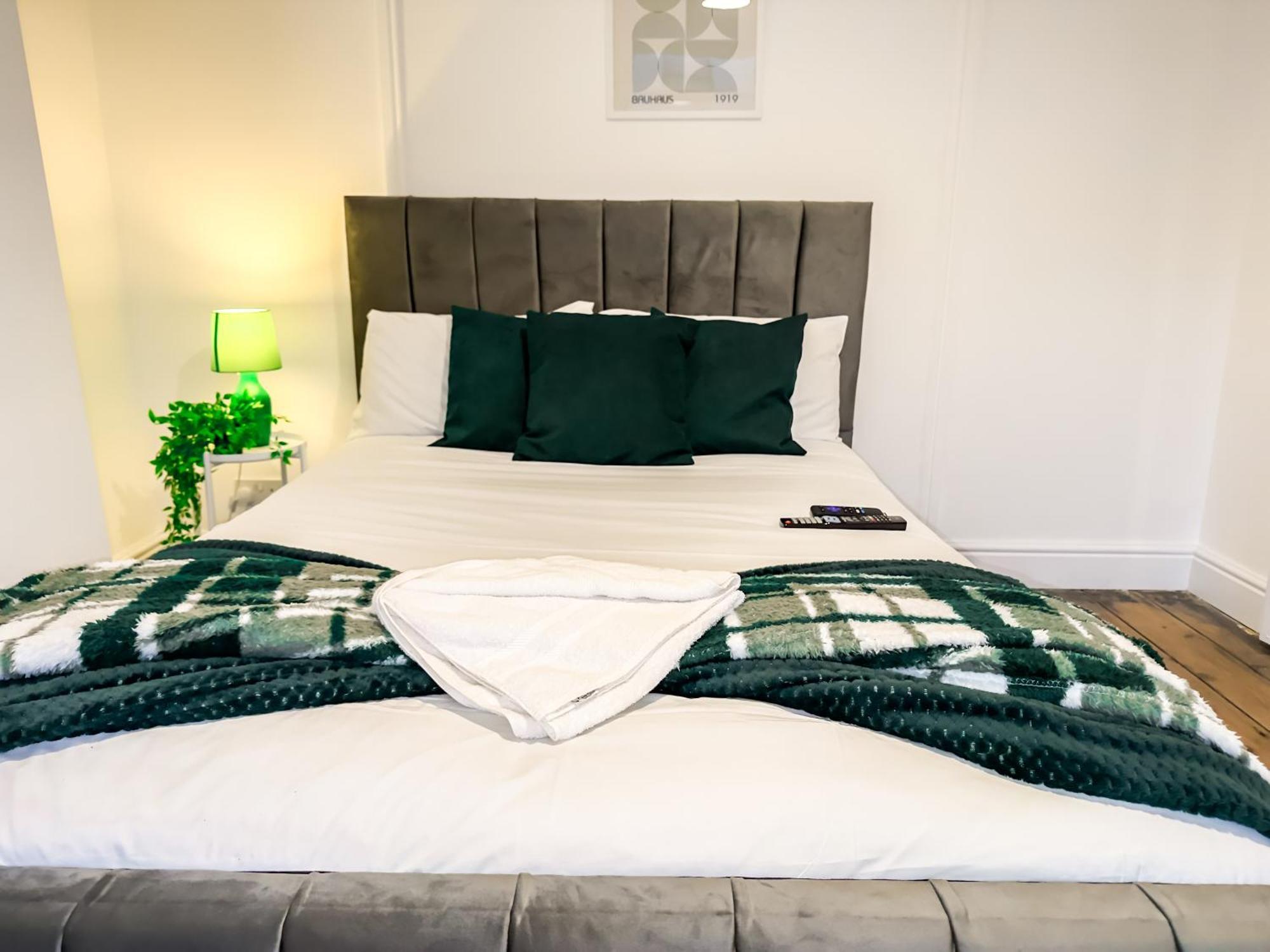 Holiday home Bauhaus 4 Bedroom House By Altoluxoexperience Short Lets & Serviced With Free Parking *