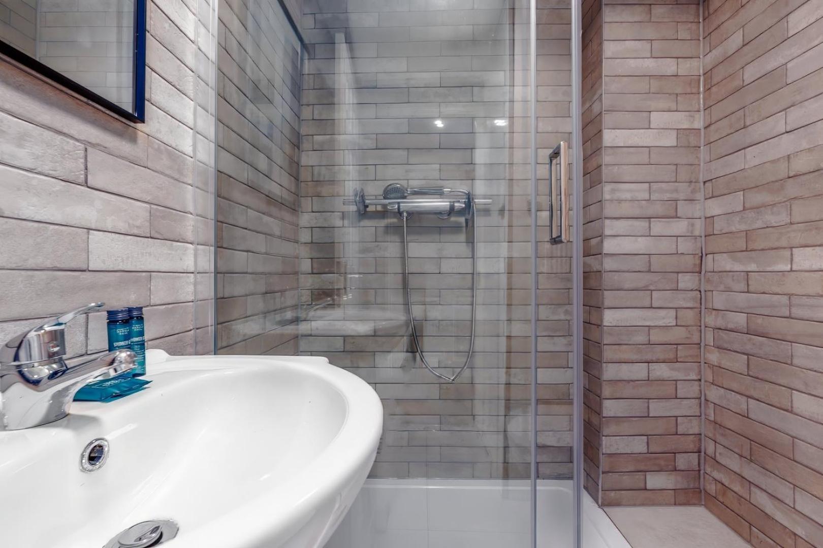 Apartment: Near Cafes, Bars & Bistros Apartment