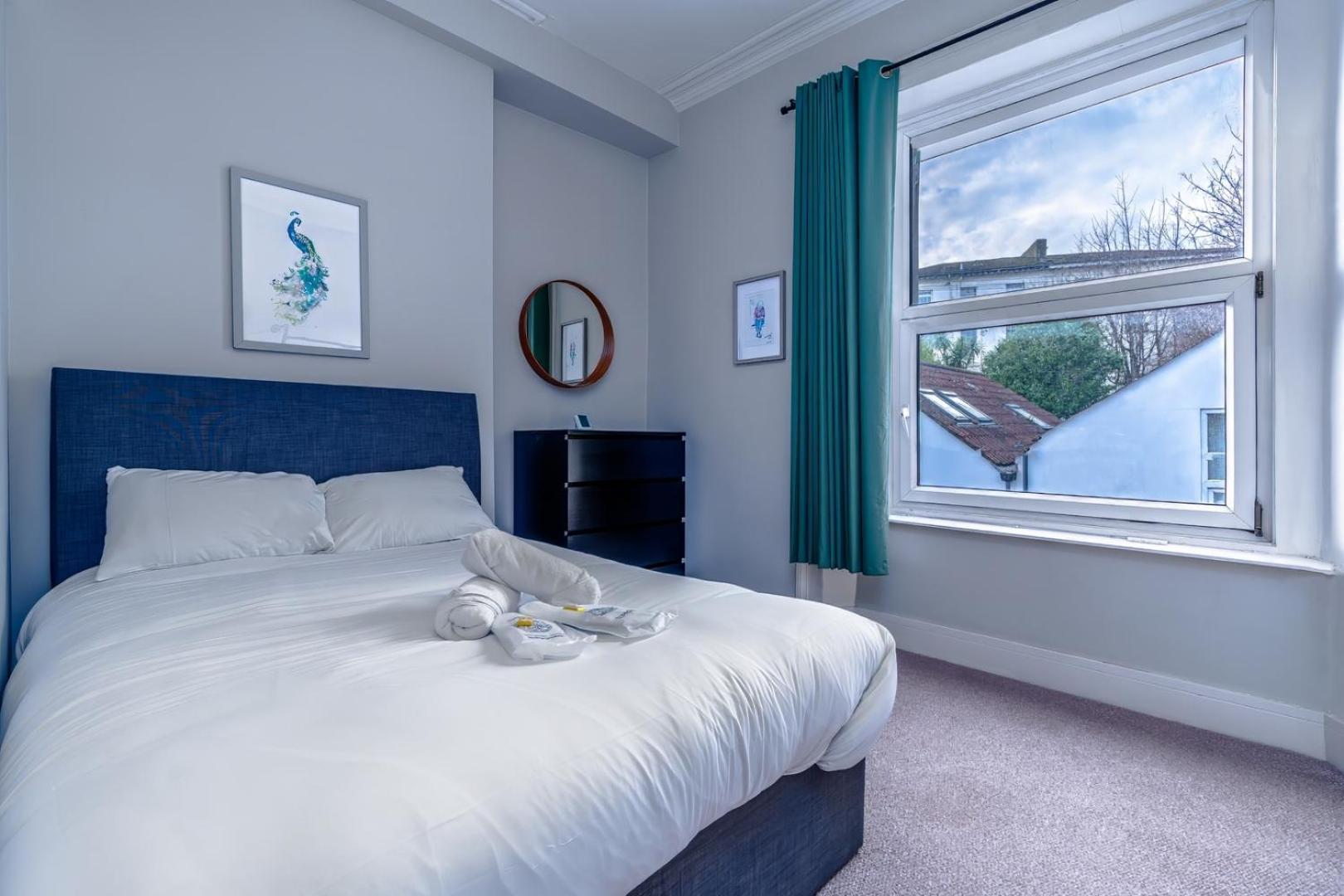 Apartment: Near Cafes, Bars & Bistros Apartment Bristol