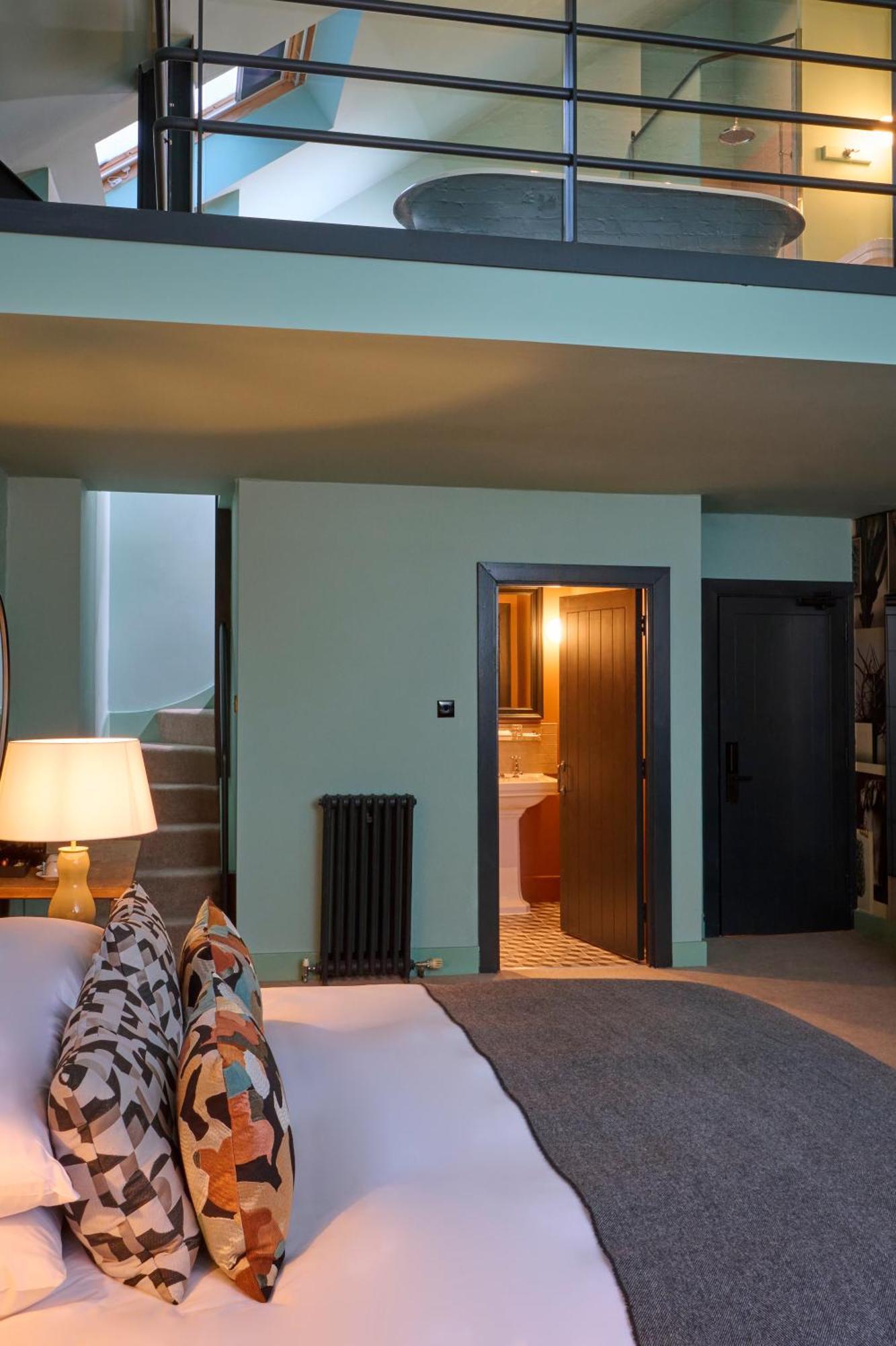 Du Vin Hotel 4*