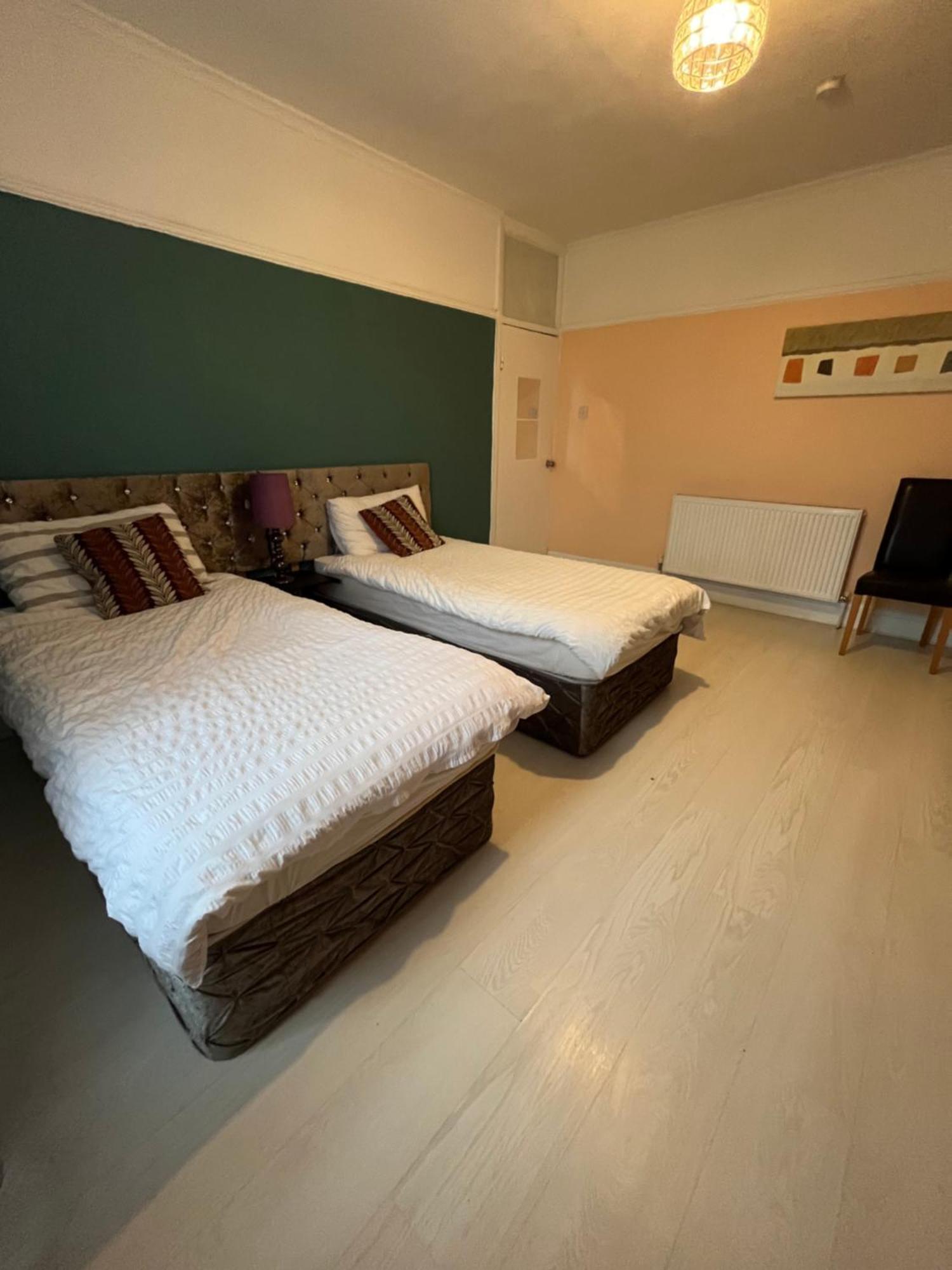 Private 2 Near Southmead Hospital Guest house Bristol