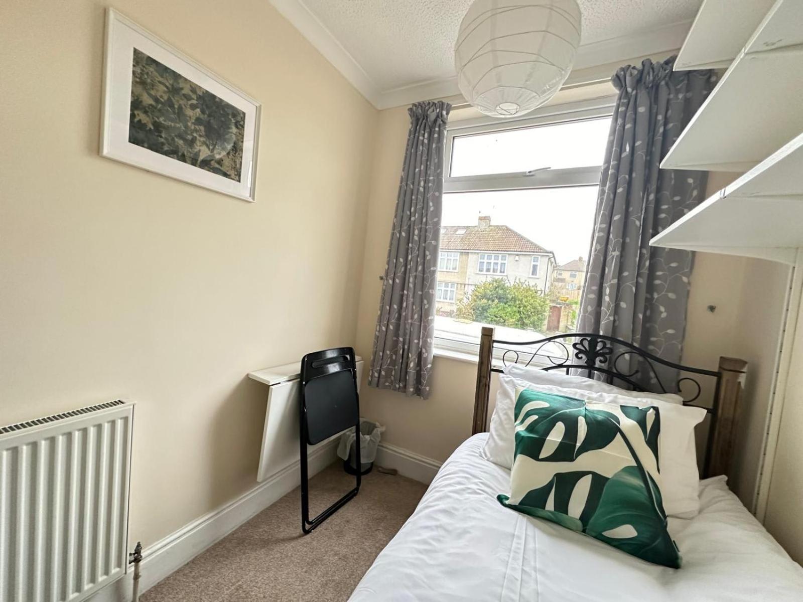 Stylish 5-bed Retreat With Wifi - Near Uwe & Mod