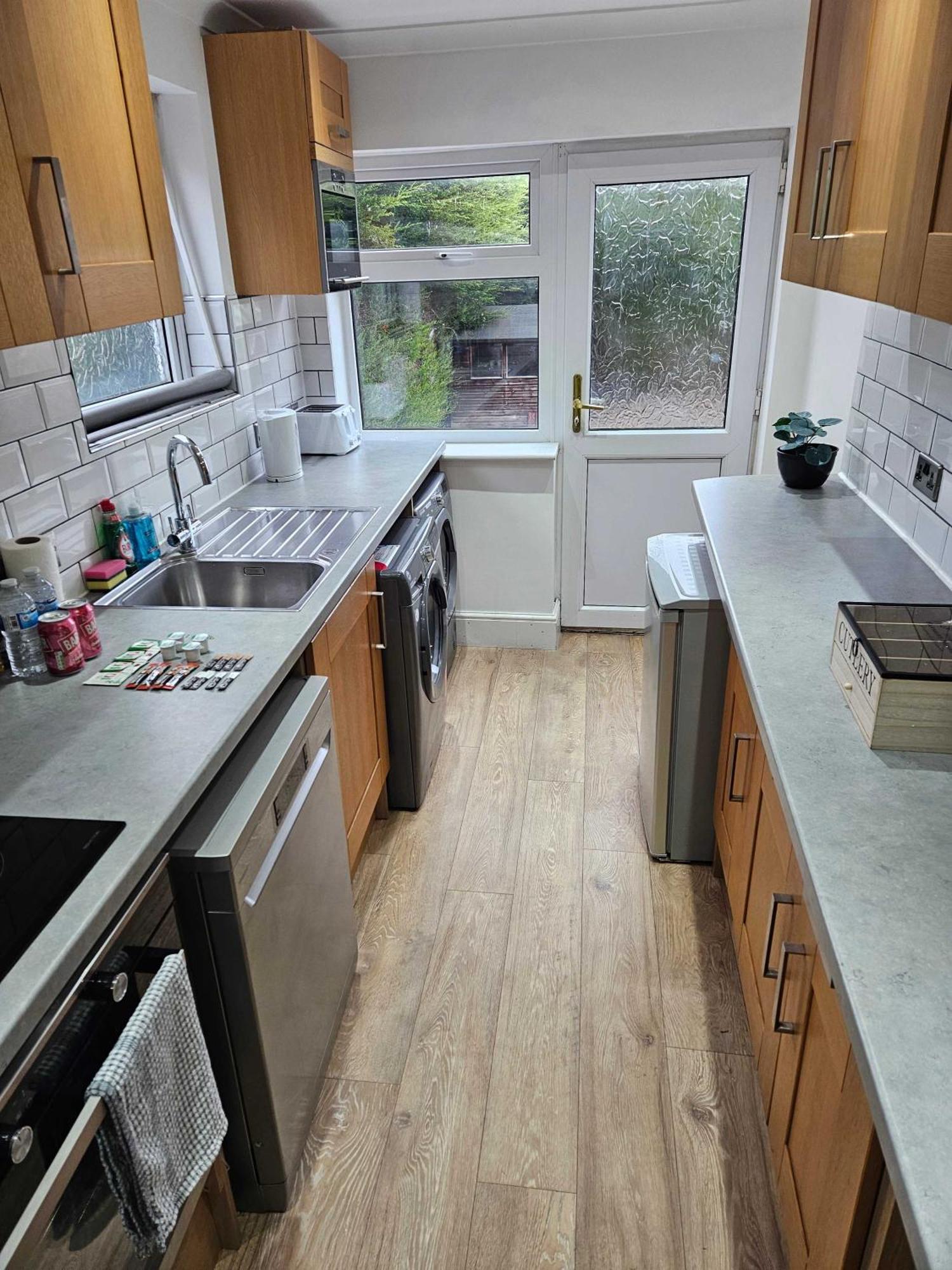Holiday home Stylish 5-bed Retreat With Wifi - Near Uwe & Mod *