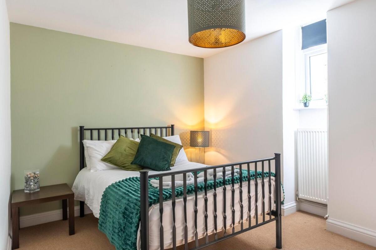 Beautiful Cotham Garden Flat 2 Bedroom Apartment