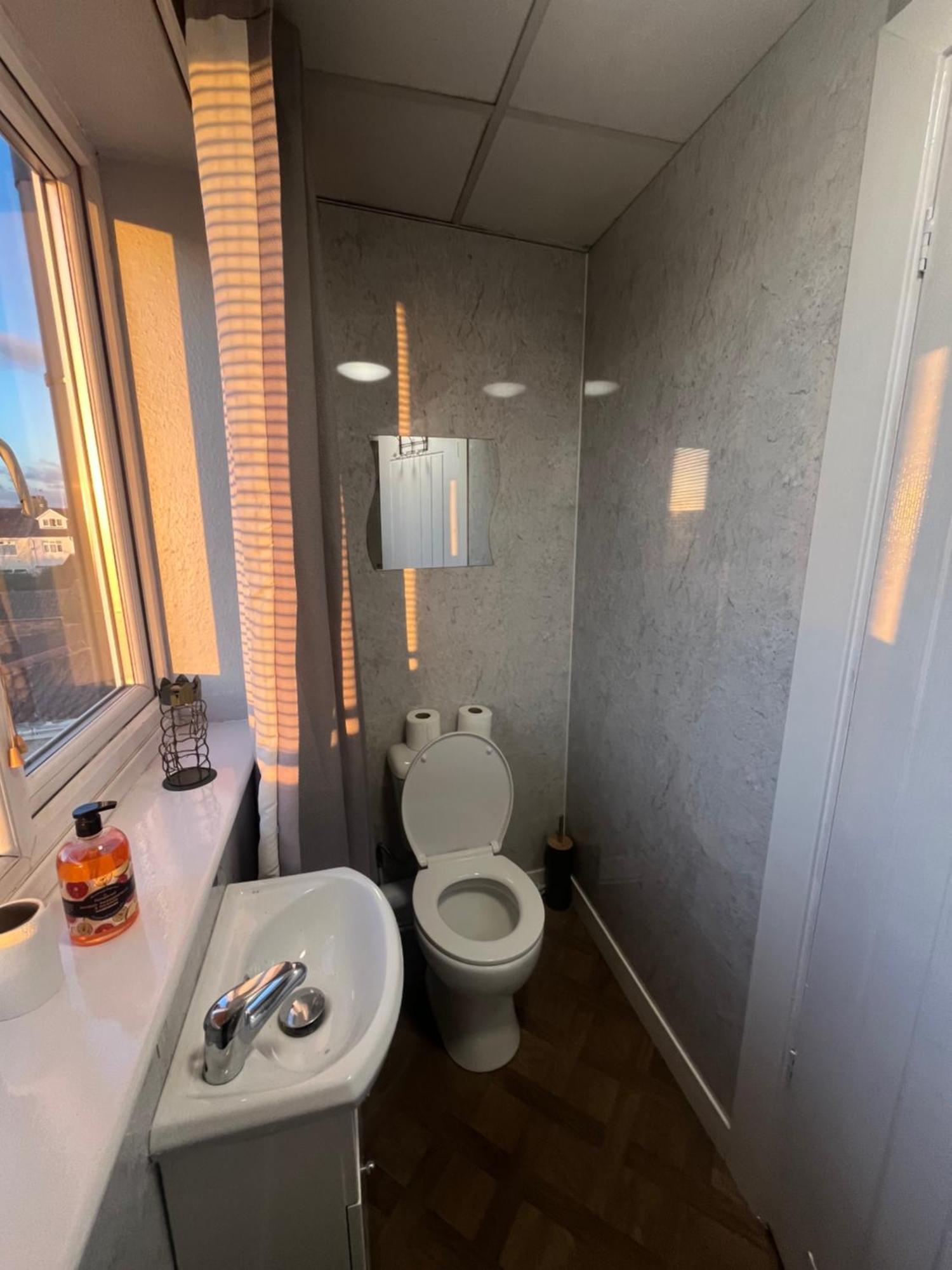 Executive 3 Near Southmead Hospital On Bathroom