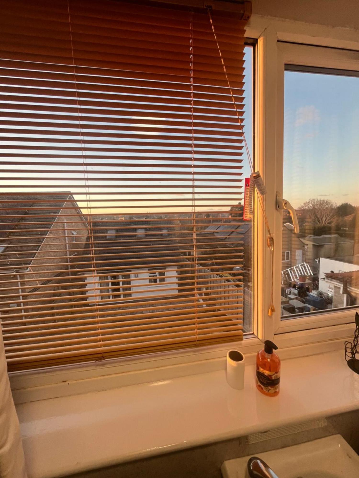 Executive 3 Near Southmead Hospital On Bathroom *