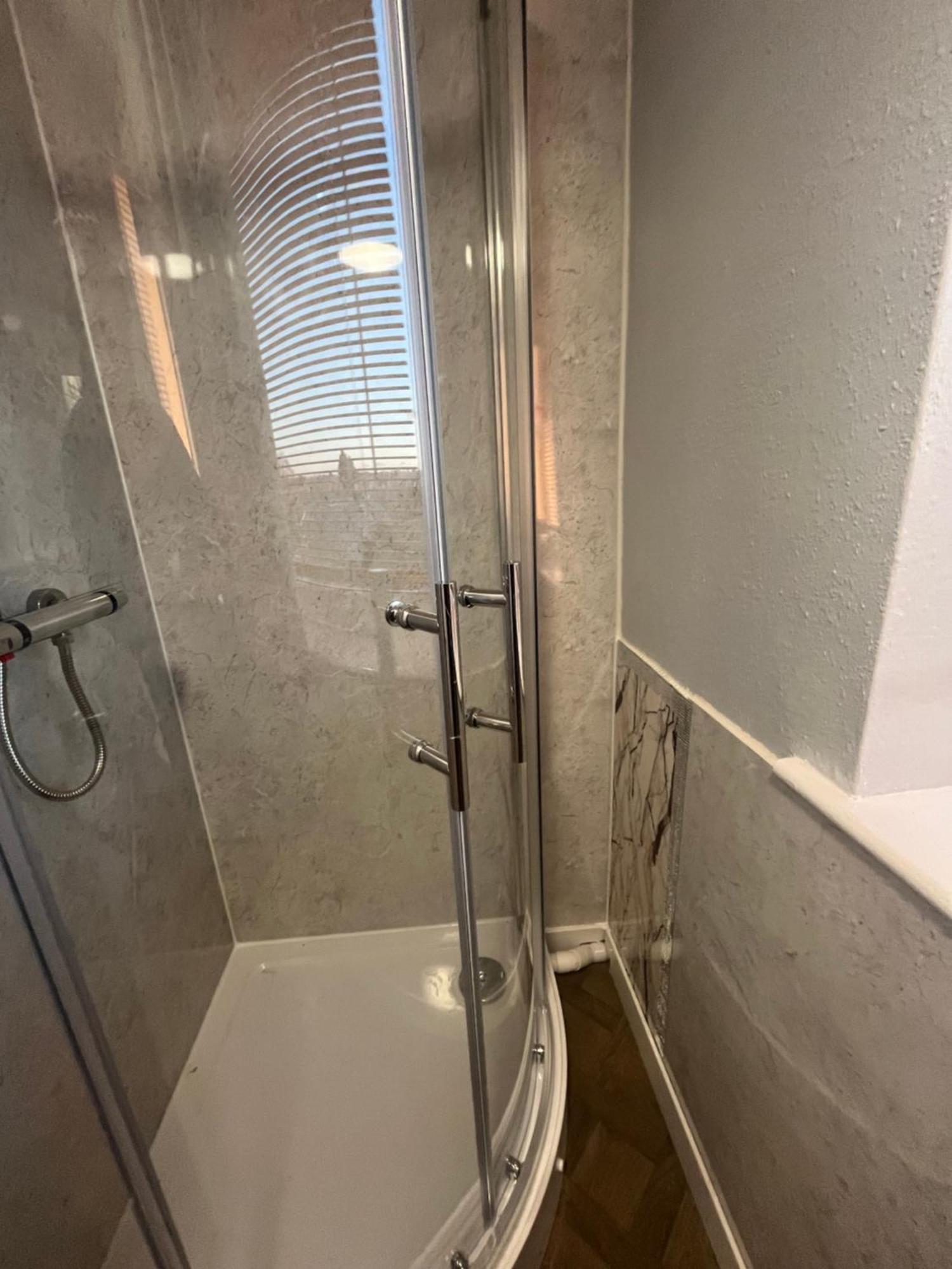 Executive 3 Near Southmead Hospital On Bathroom Apartment