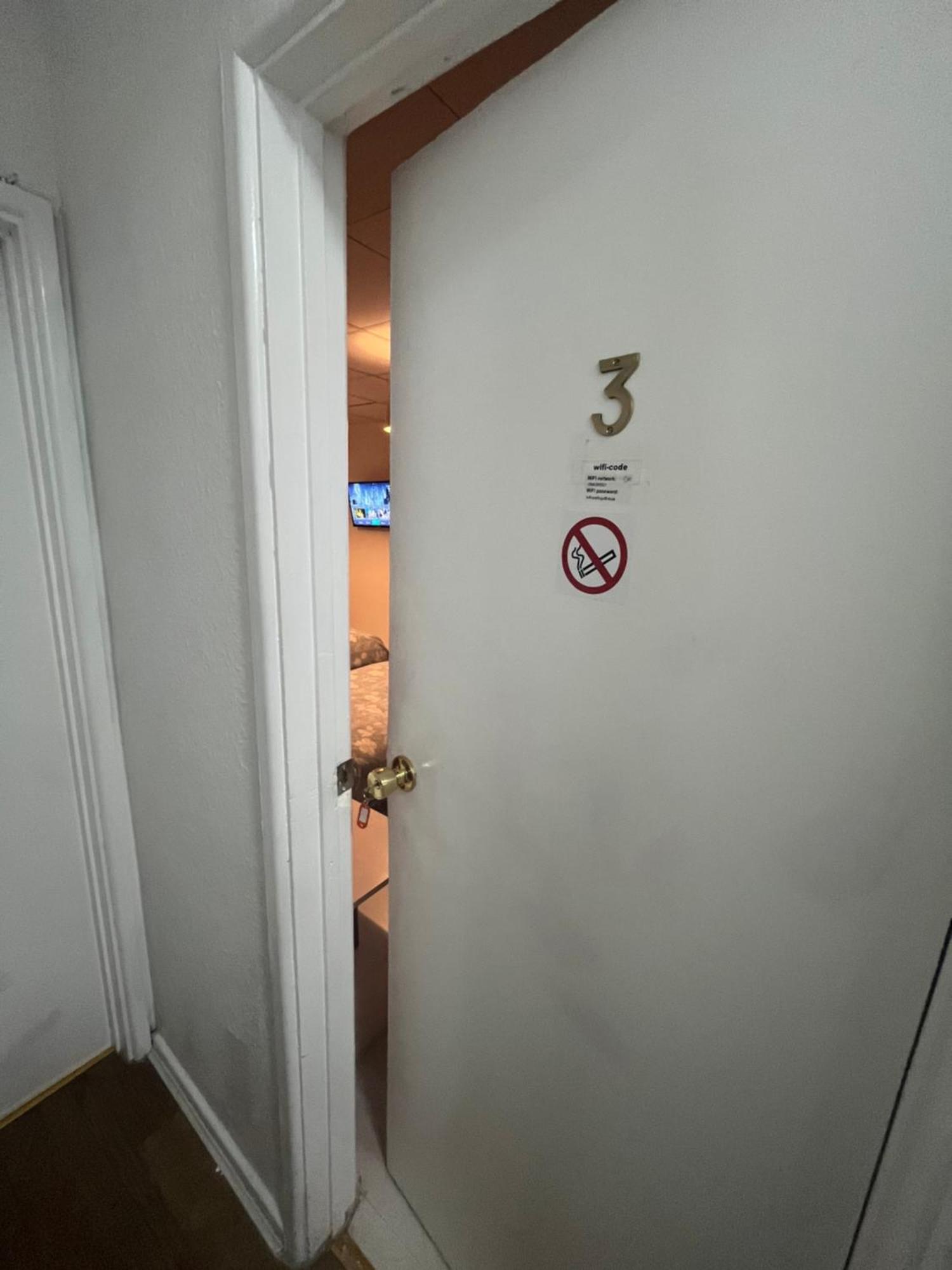 Executive 3 Near Southmead Hospital On Bathroom *