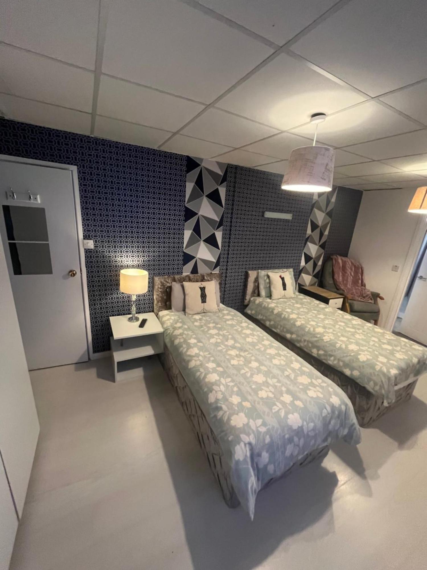 Executive 3 Near Southmead Hospital On Bathroom * Bristol