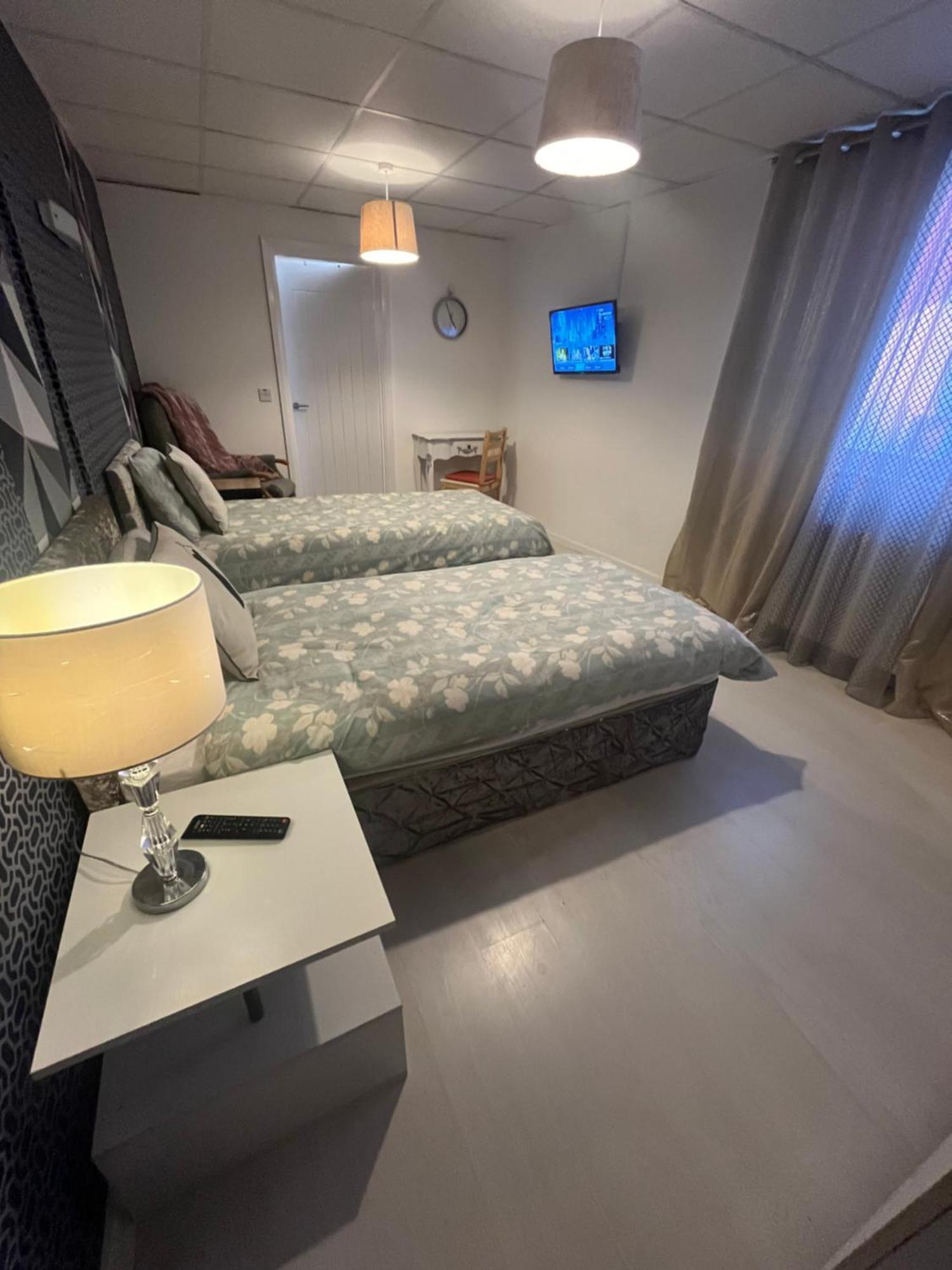 Executive 3 Near Southmead Hospital On Bathroom Apartment *