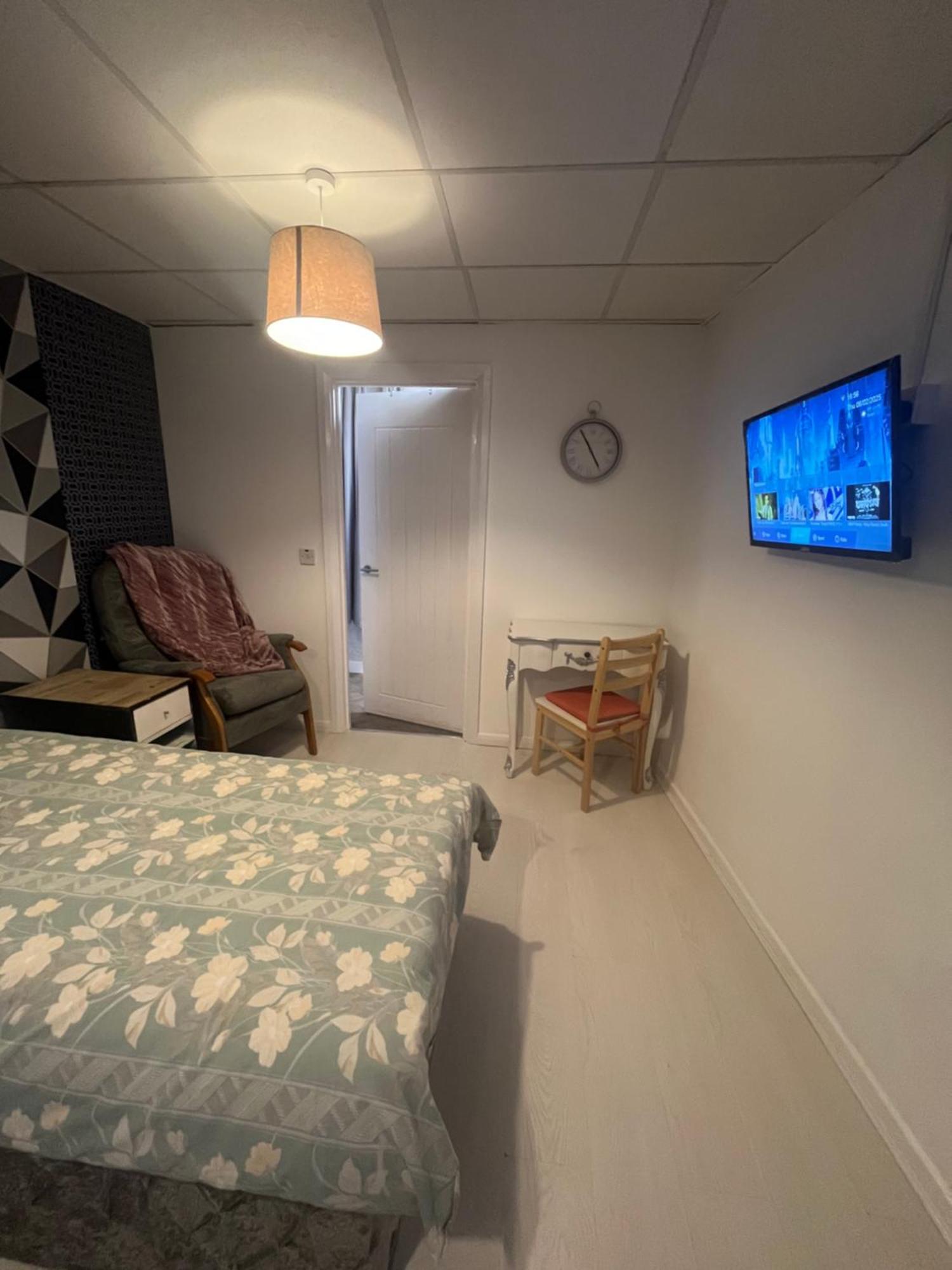 Executive 3 Near Southmead Hospital On Bathroom Apartment *