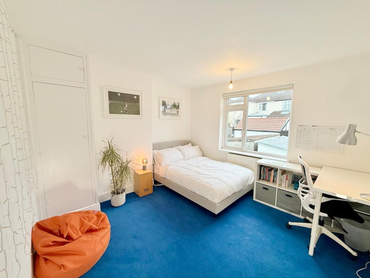 Redland's Fun & Colourful Artistic House *