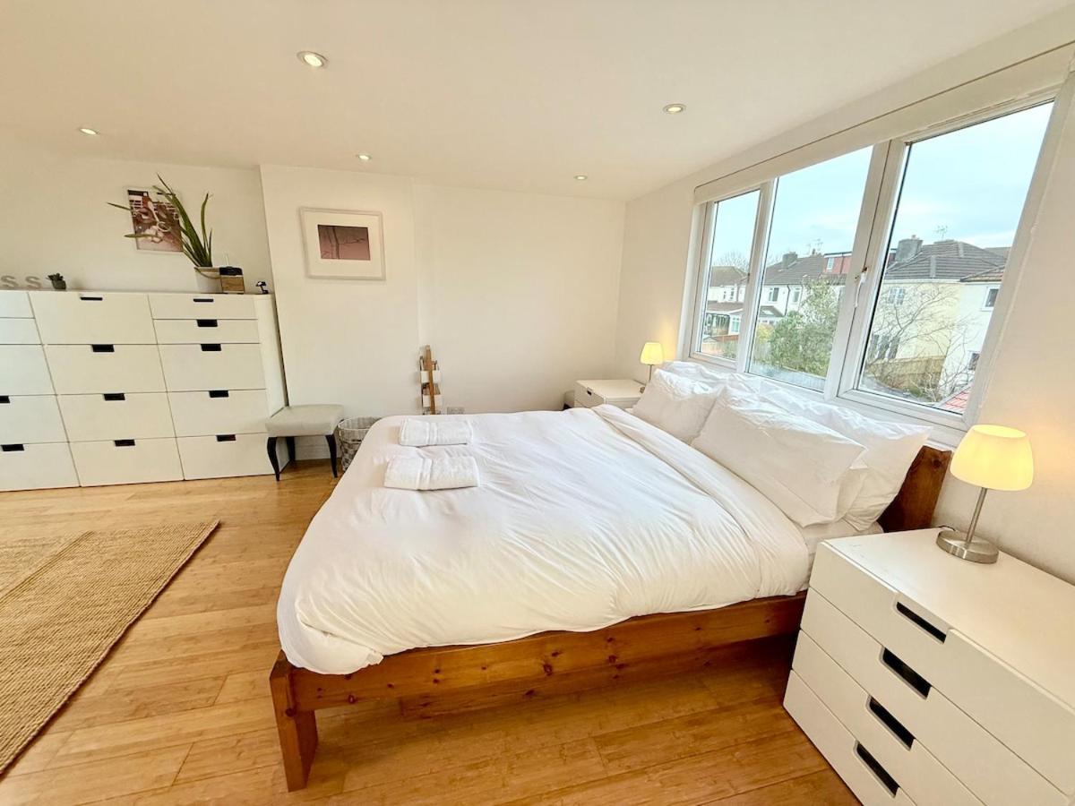 Holiday home Redland's Fun & Colourful Artistic House