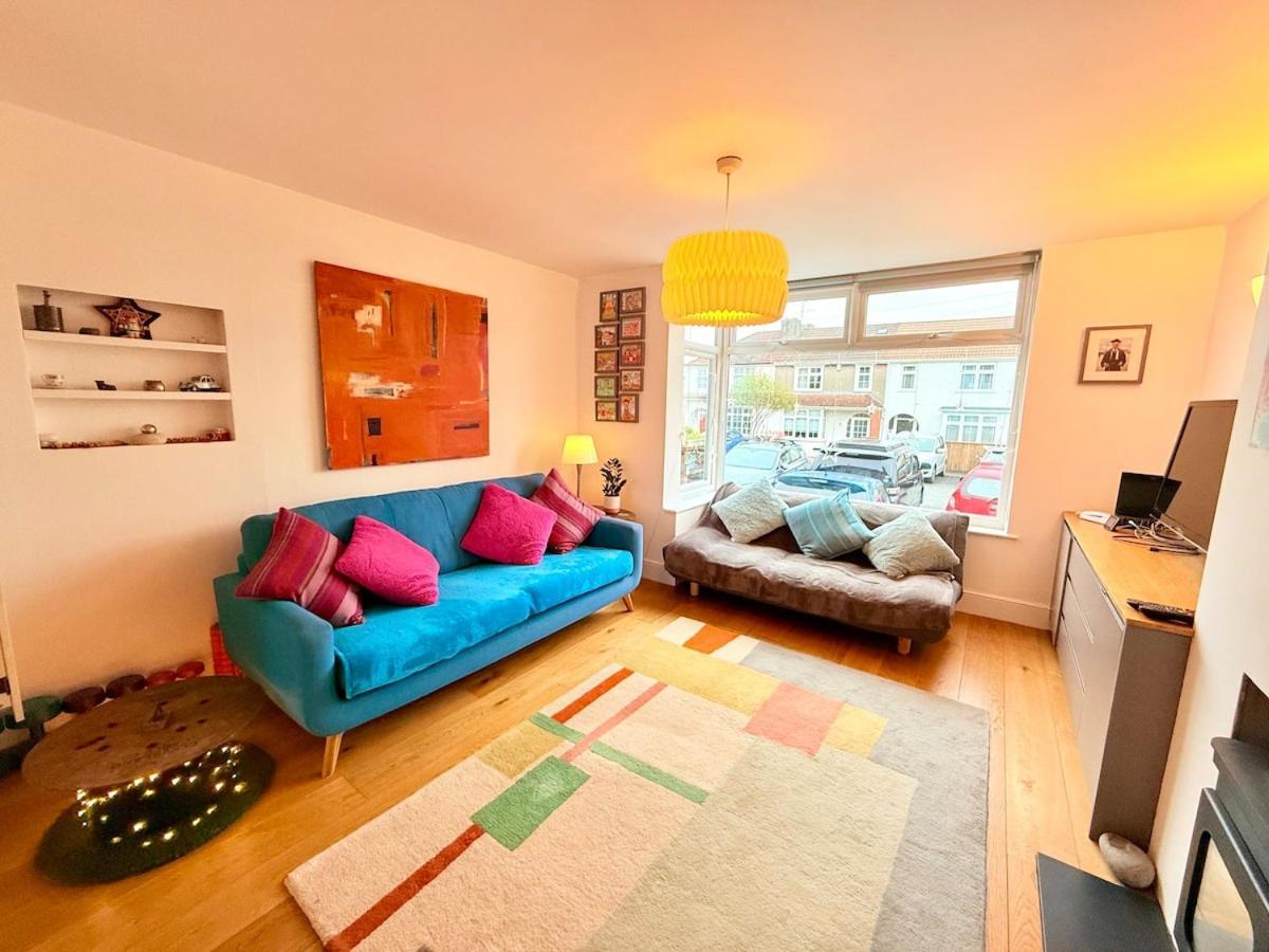 Redland's Fun & Colourful Artistic House Holiday home *