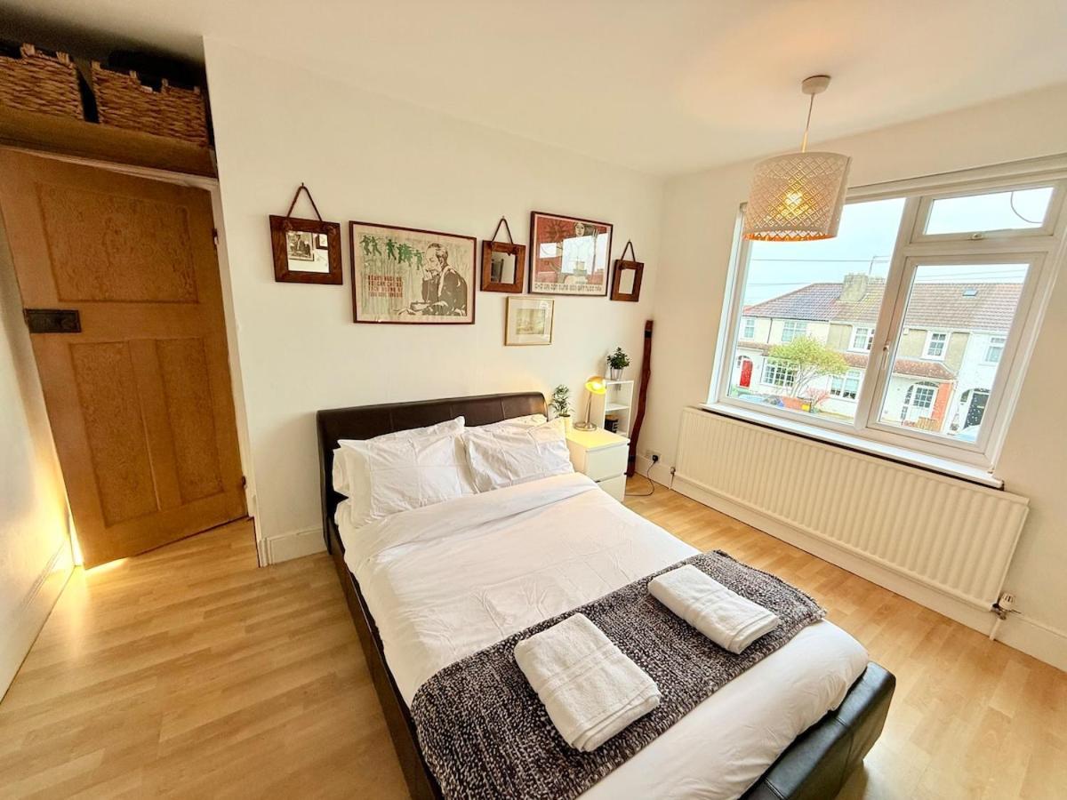 Holiday home Redland's Fun & Colourful Artistic House