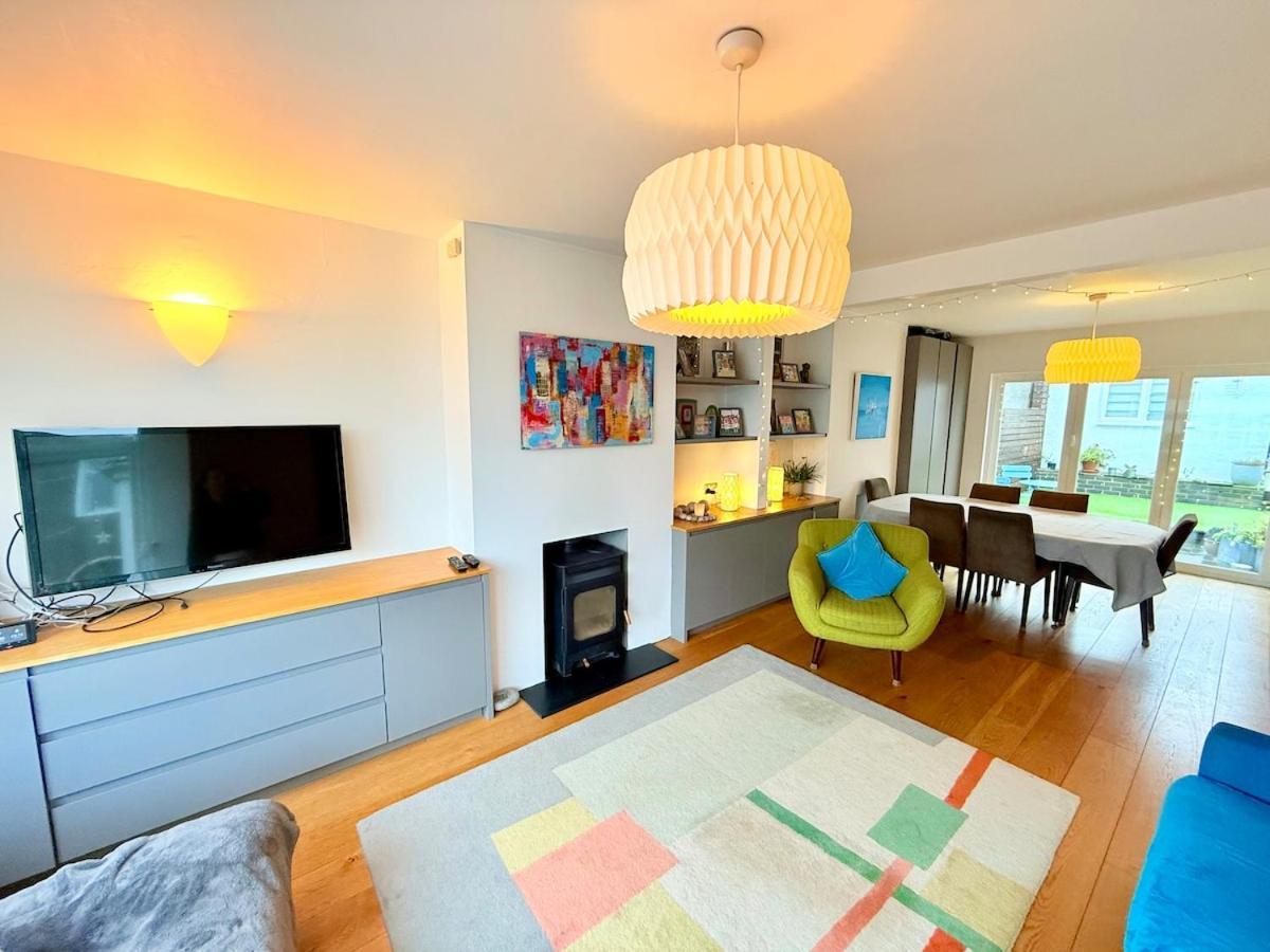 Redland's Fun & Colourful Artistic House Holiday home Bristol