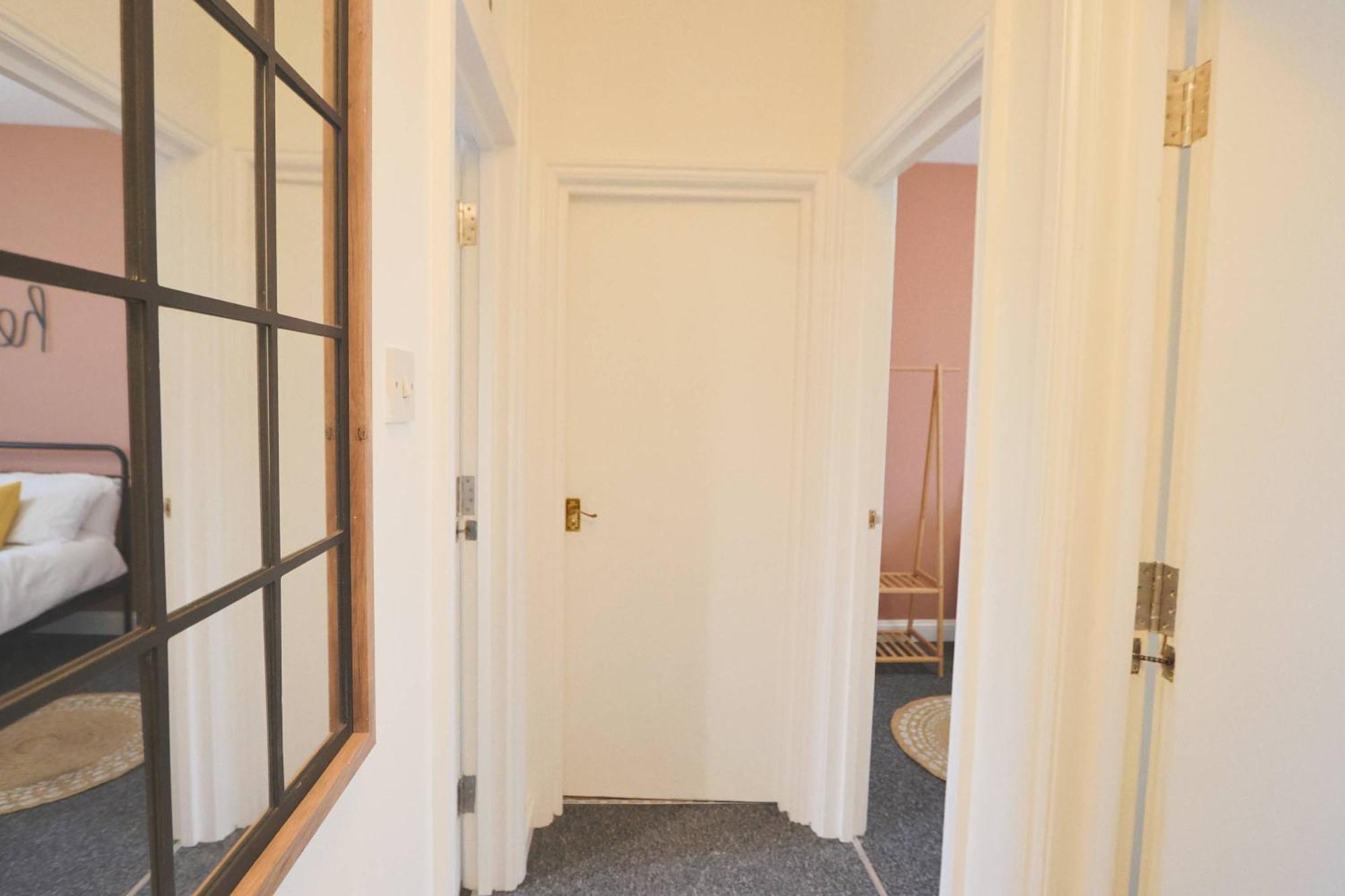 Two Bedroom Flat In Gloucester Road Apartment Bristol
