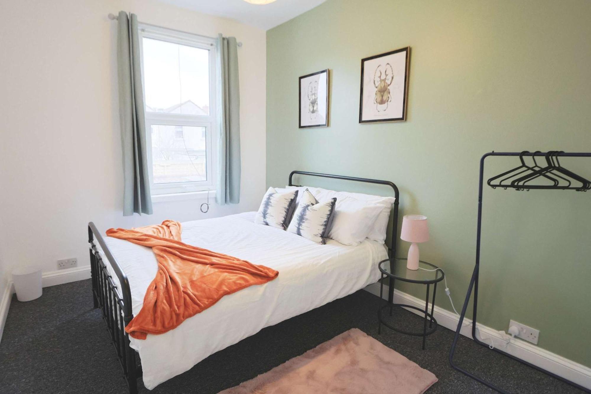 Two Bedroom Flat In Gloucester Road Bristol