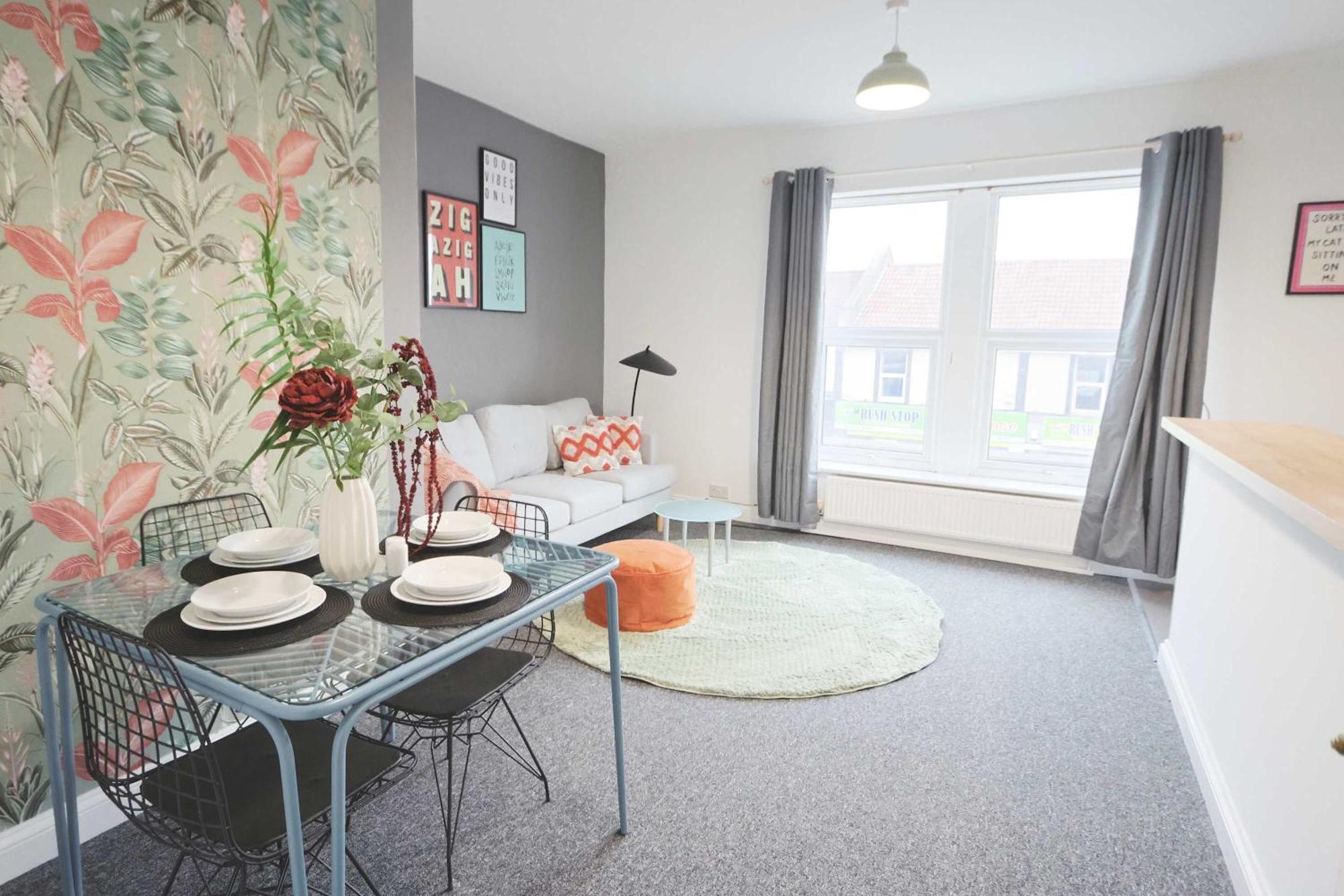 Two Bedroom Flat In Gloucester Road