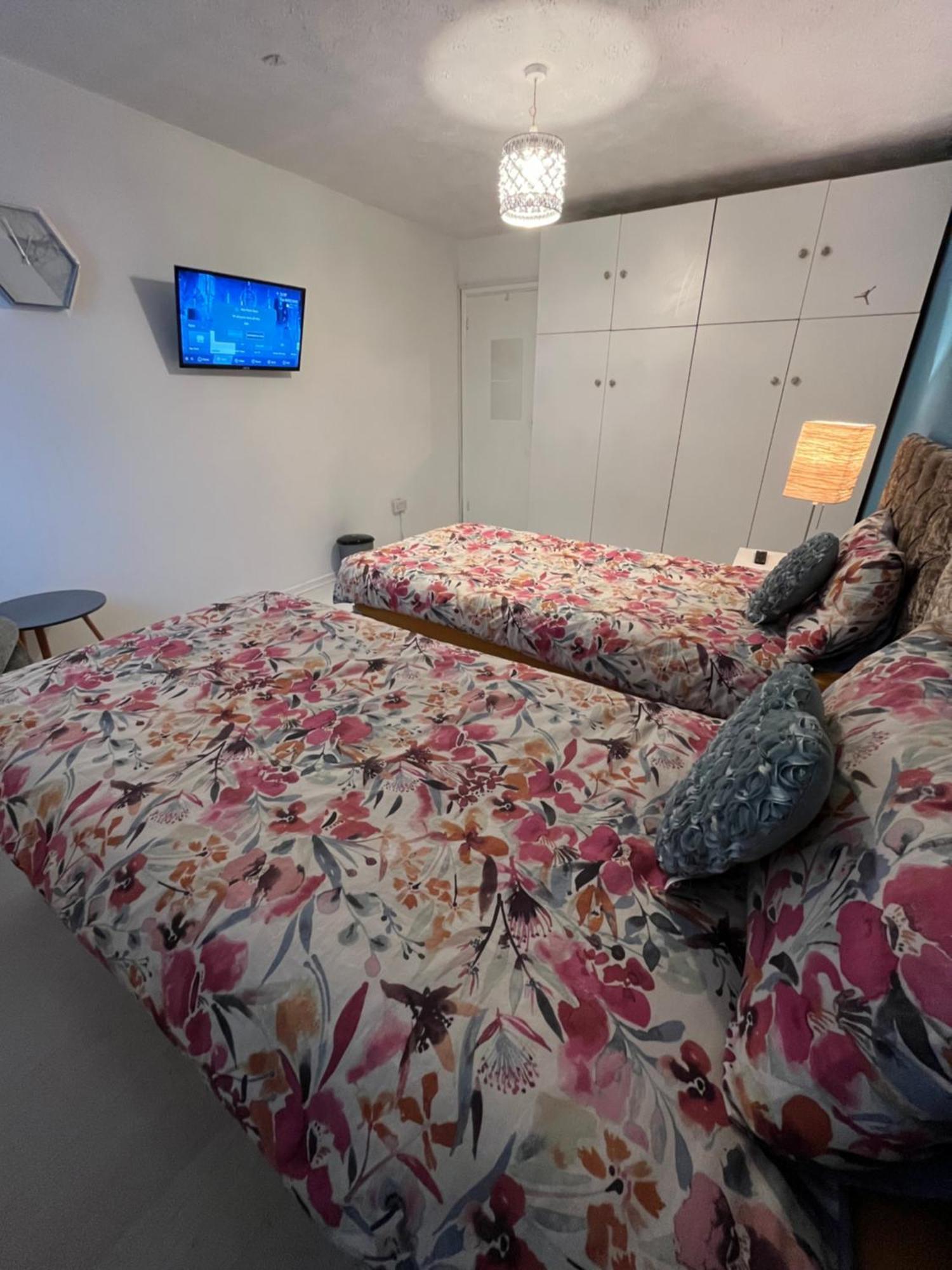 Guest house Spacious Near Southmead Hospital *
