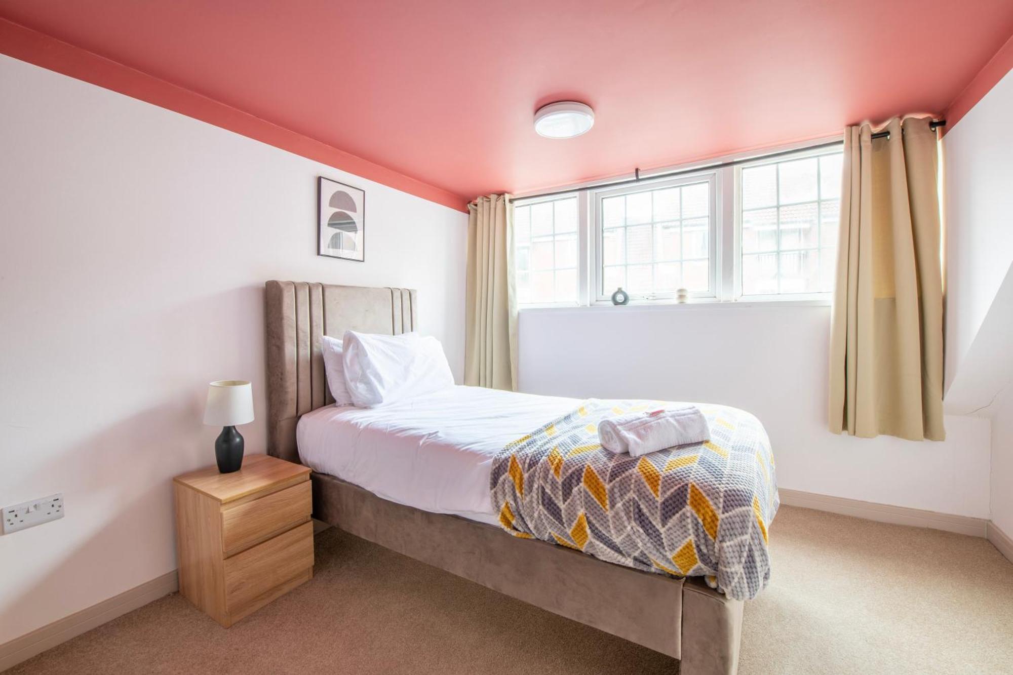 Cosy Medway With Free Parking By Prescott Apartment *